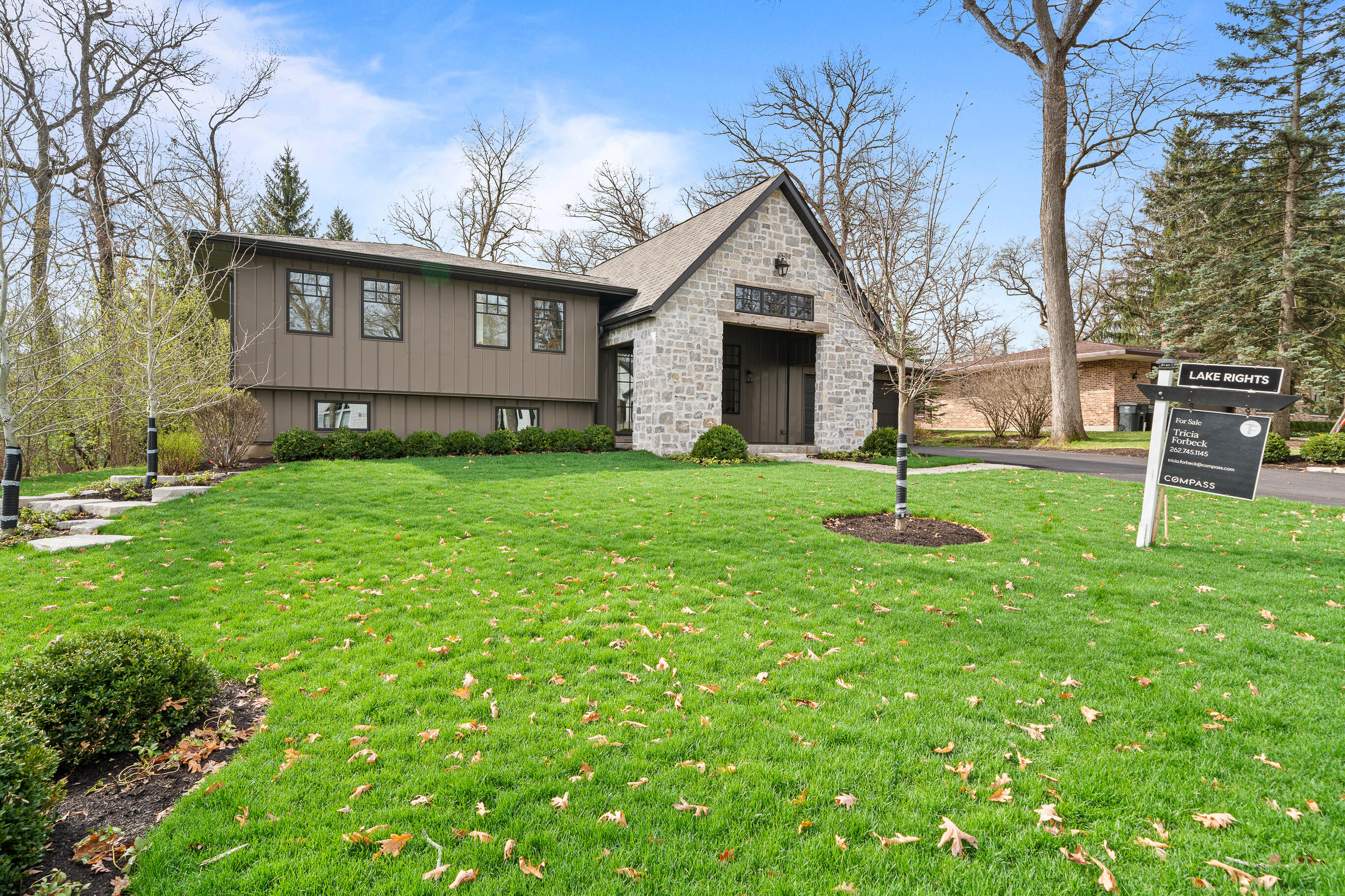 853 Sauganash Dr