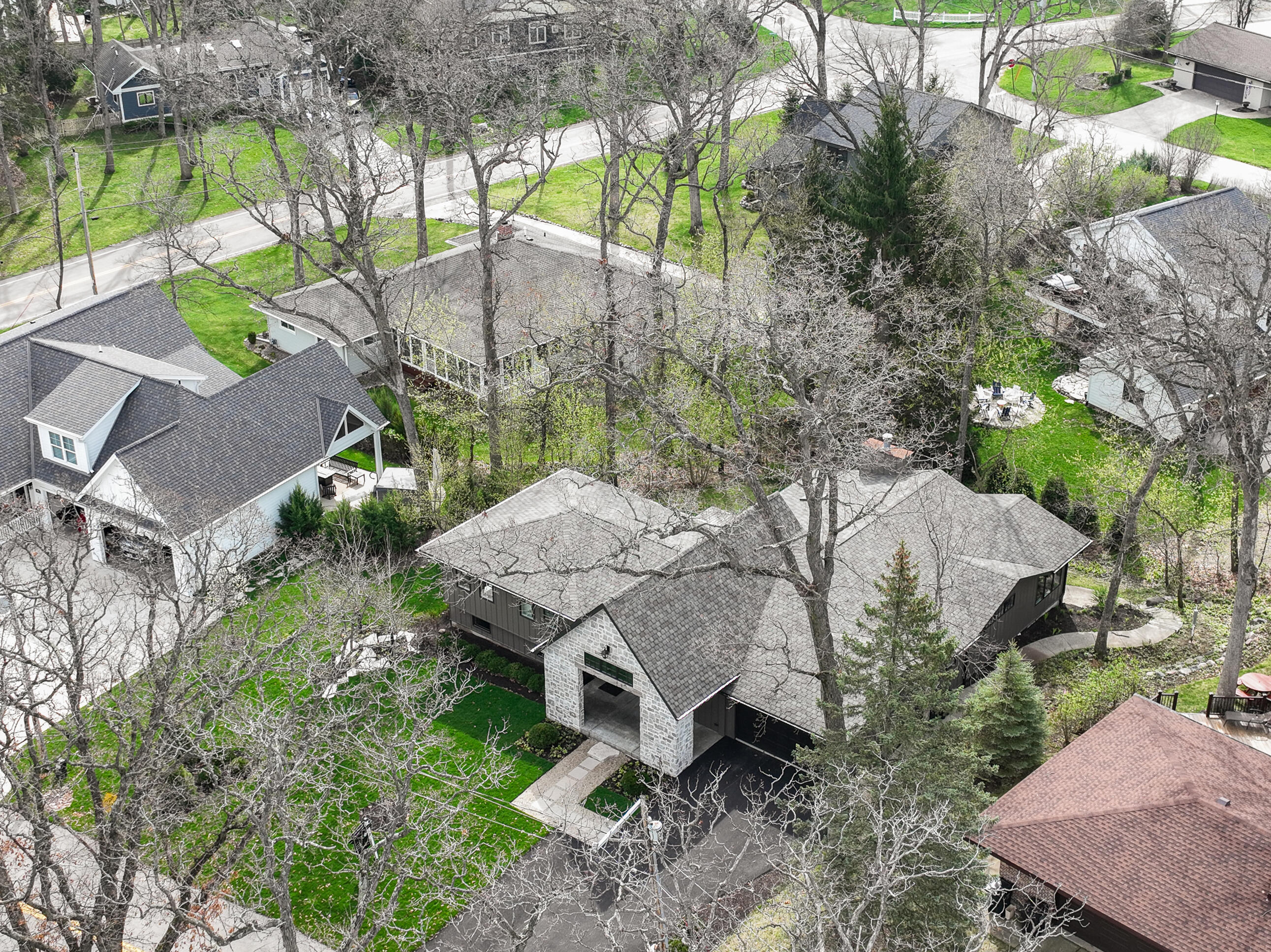 853 Sauganash Dr