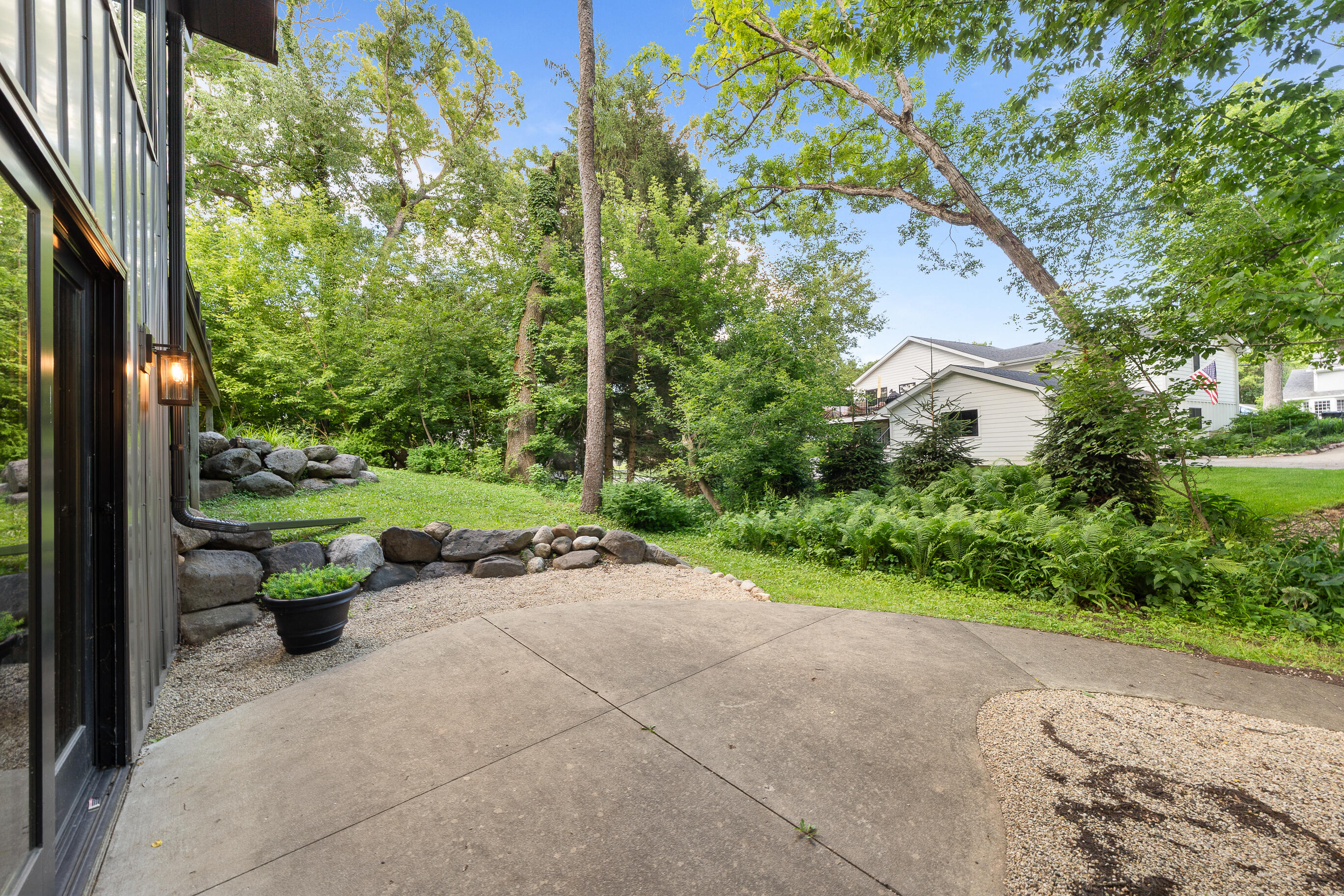 853 Sauganash Dr