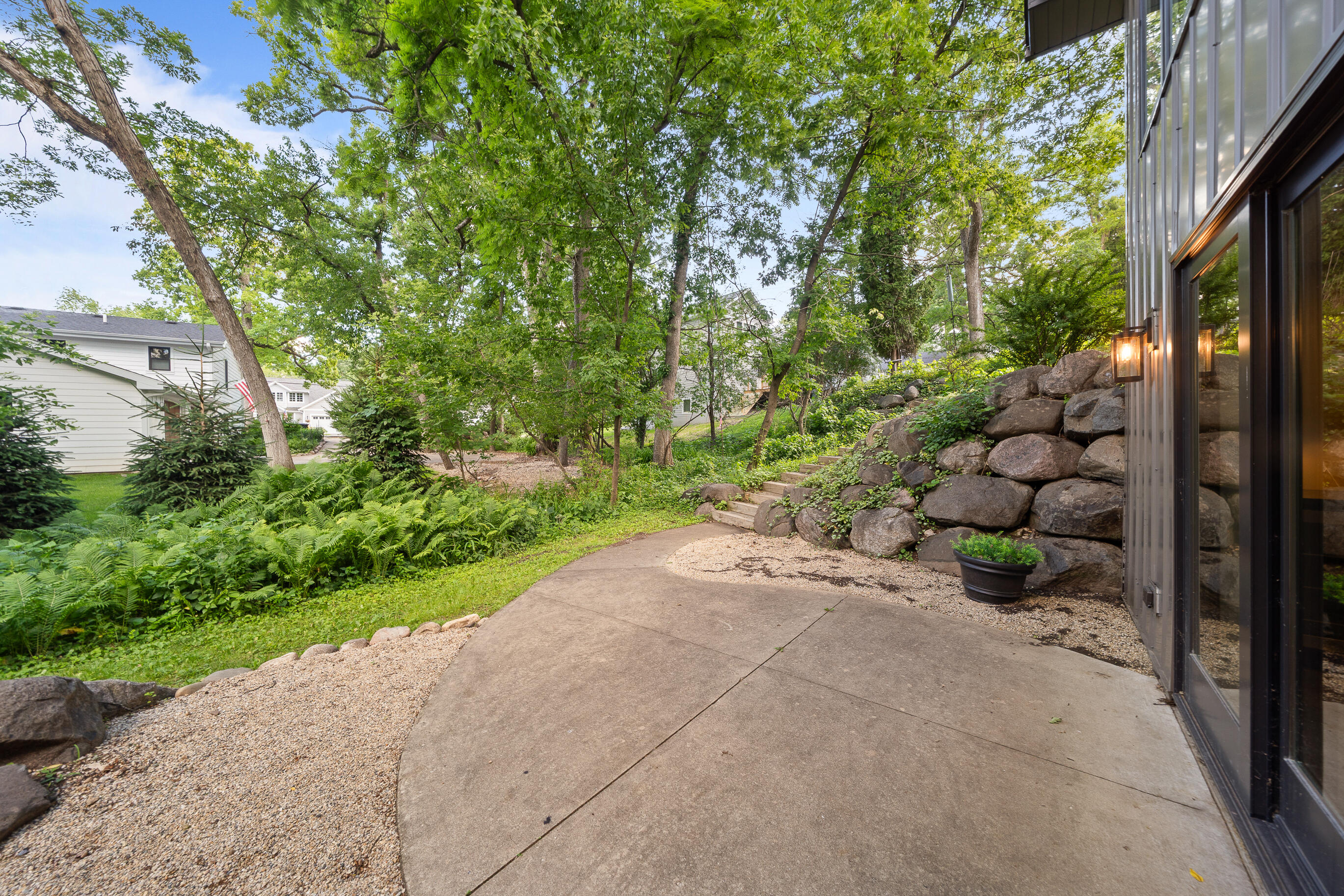 853 Sauganash Dr