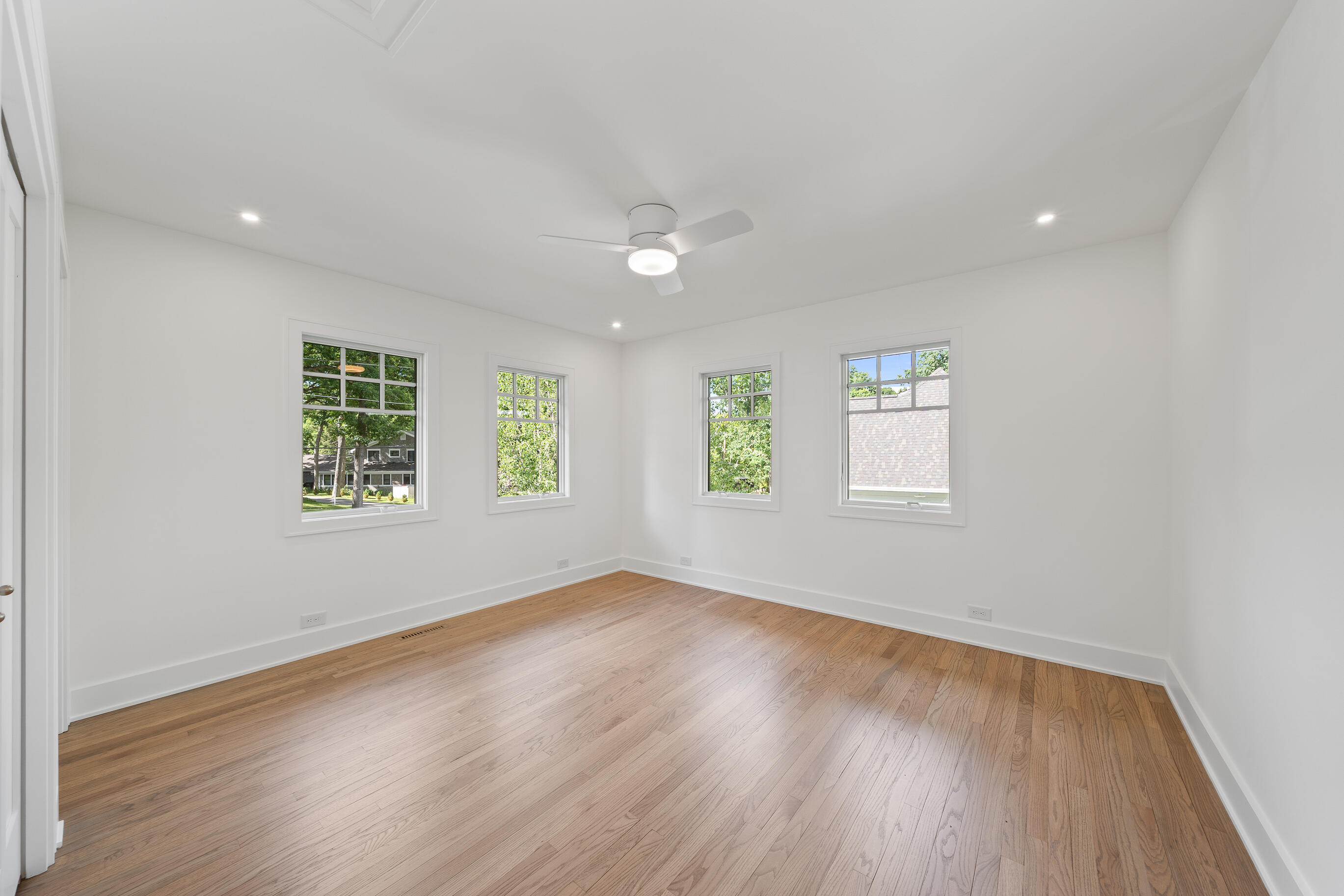 853 Sauganash Dr