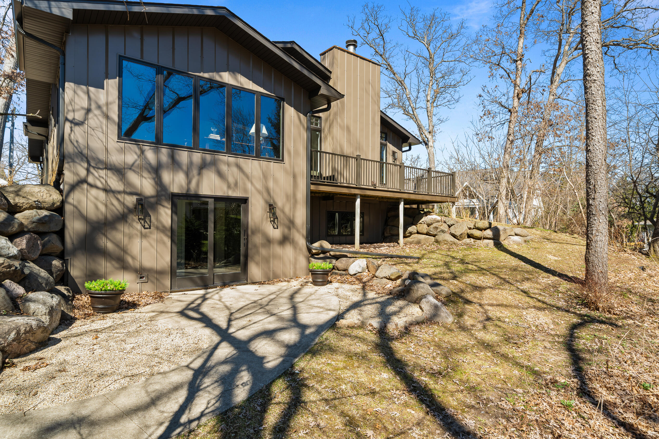853 Sauganash Dr