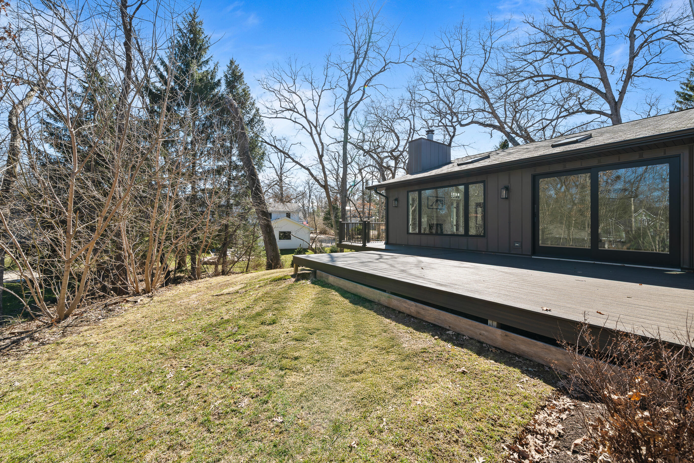 853 Sauganash Dr