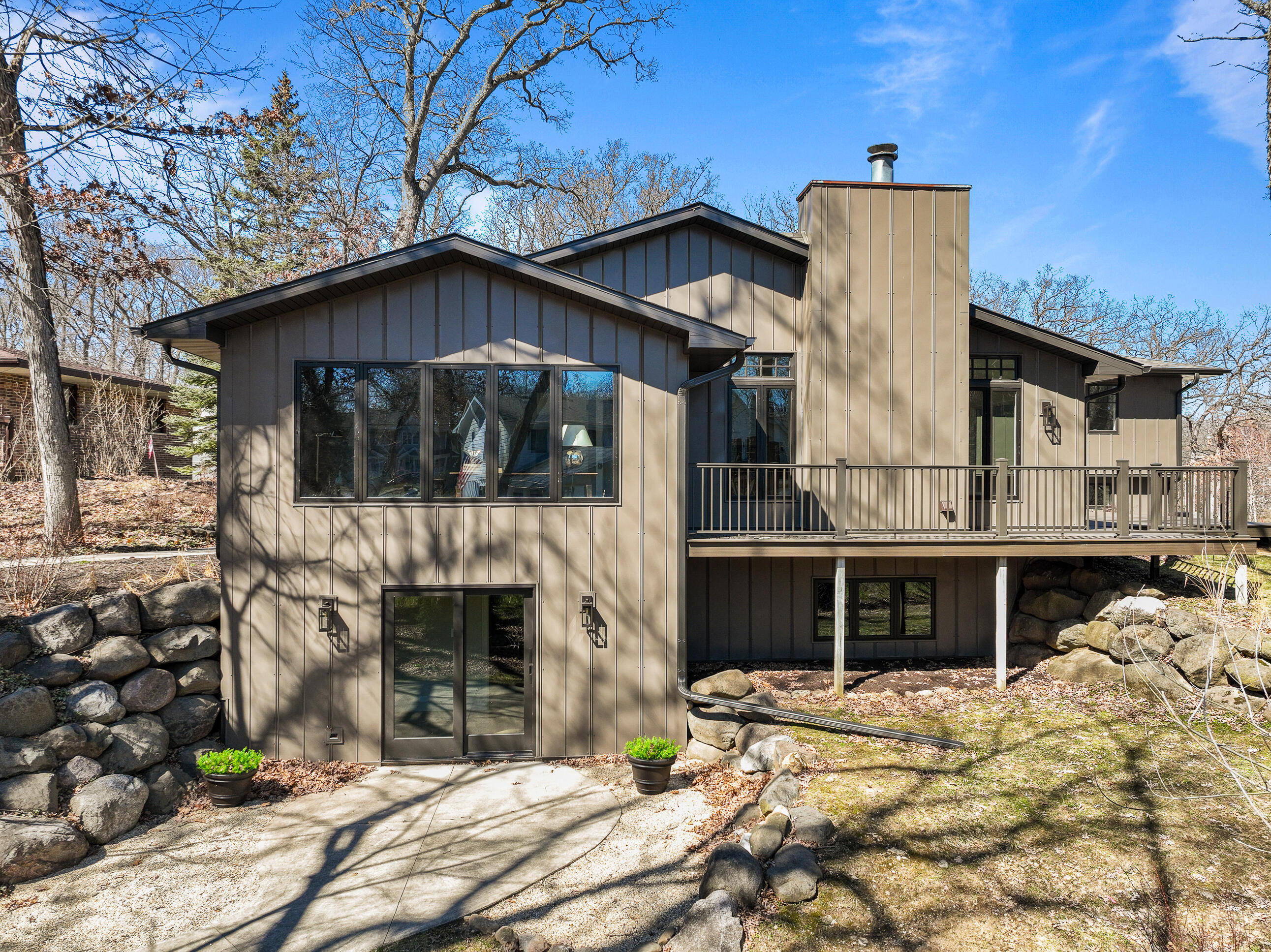 853 Sauganash Dr