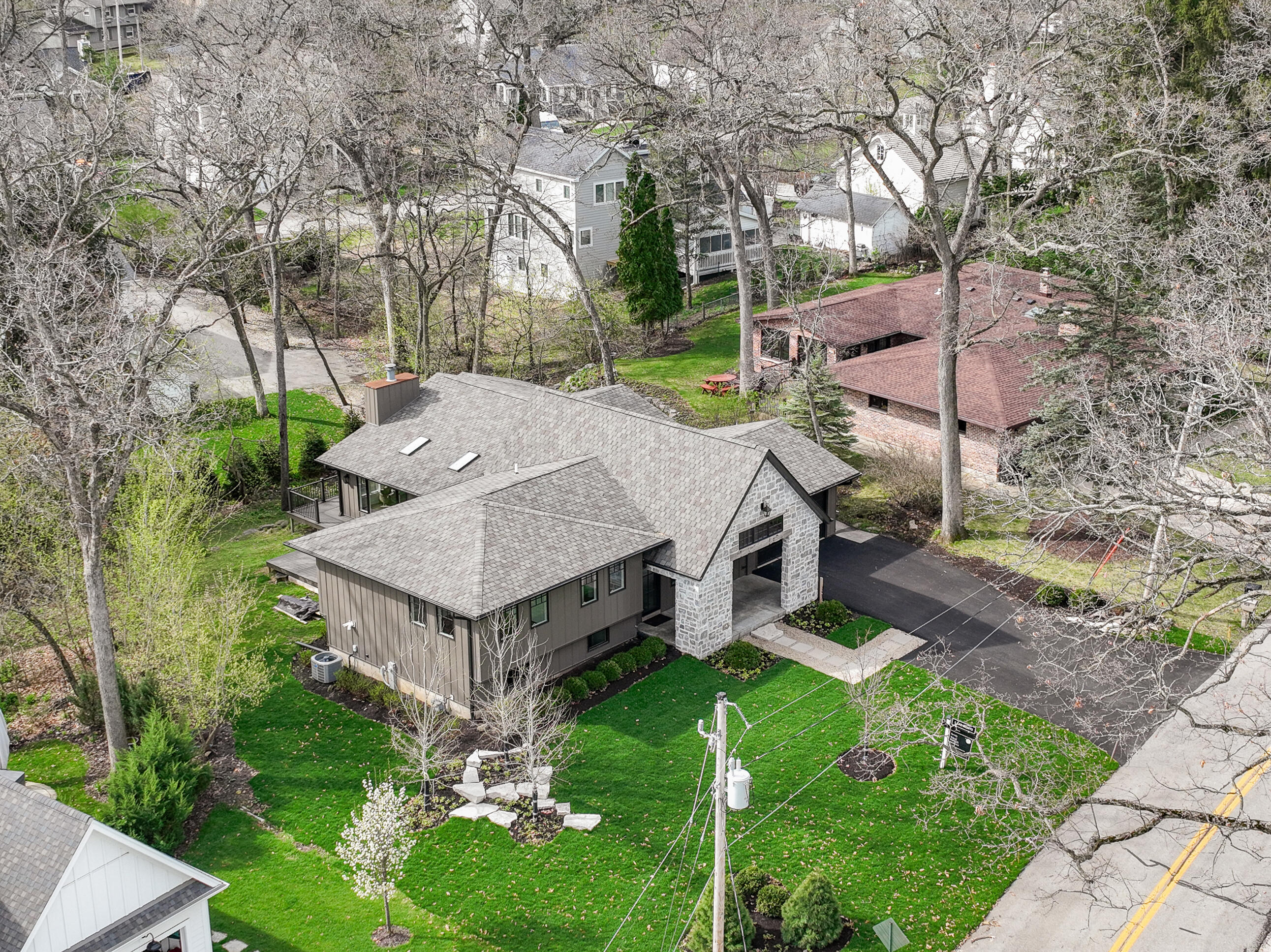 853 Sauganash Dr