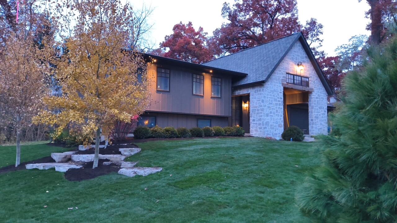 853 Sauganash Dr