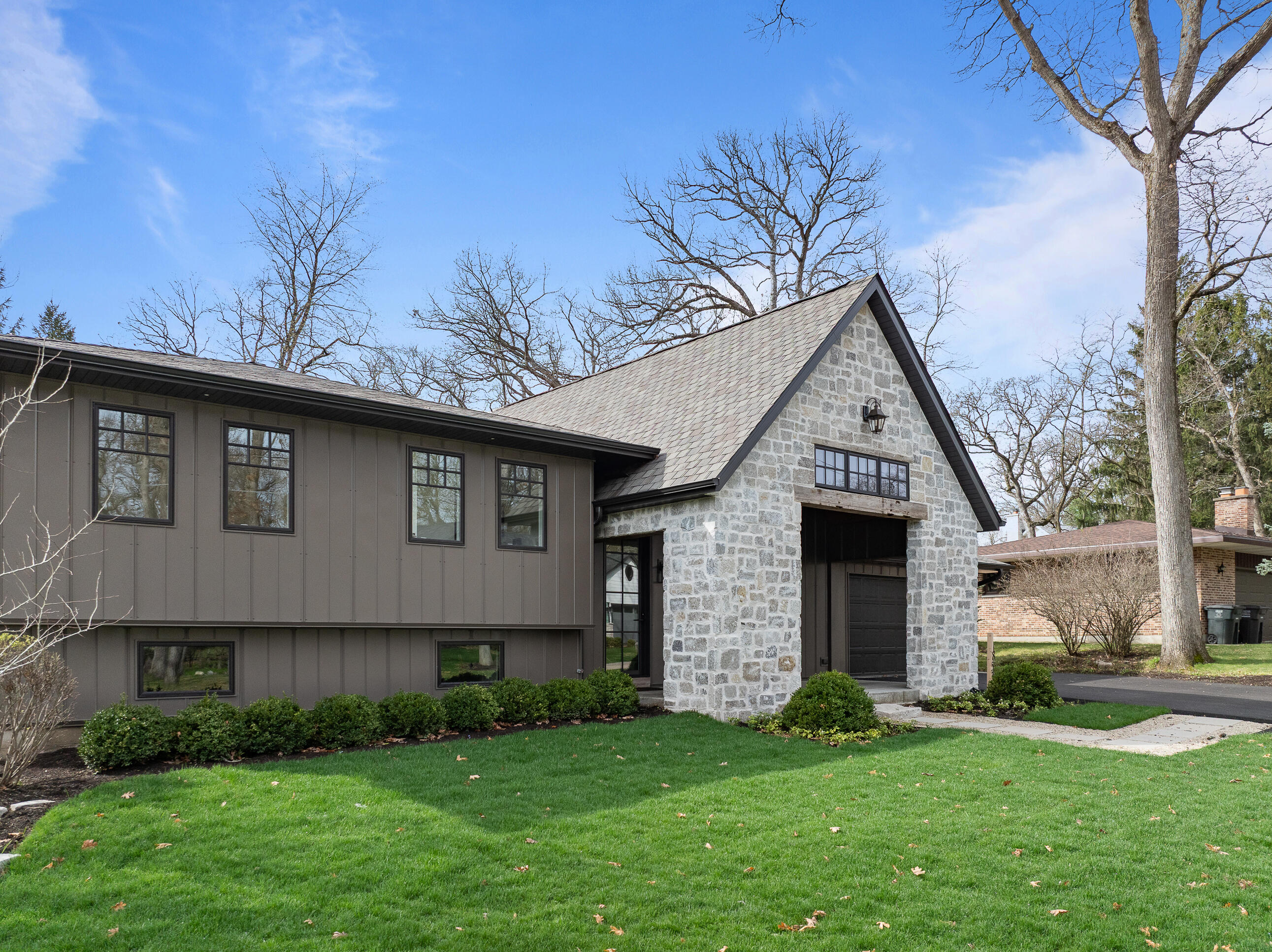 853 Sauganash Dr