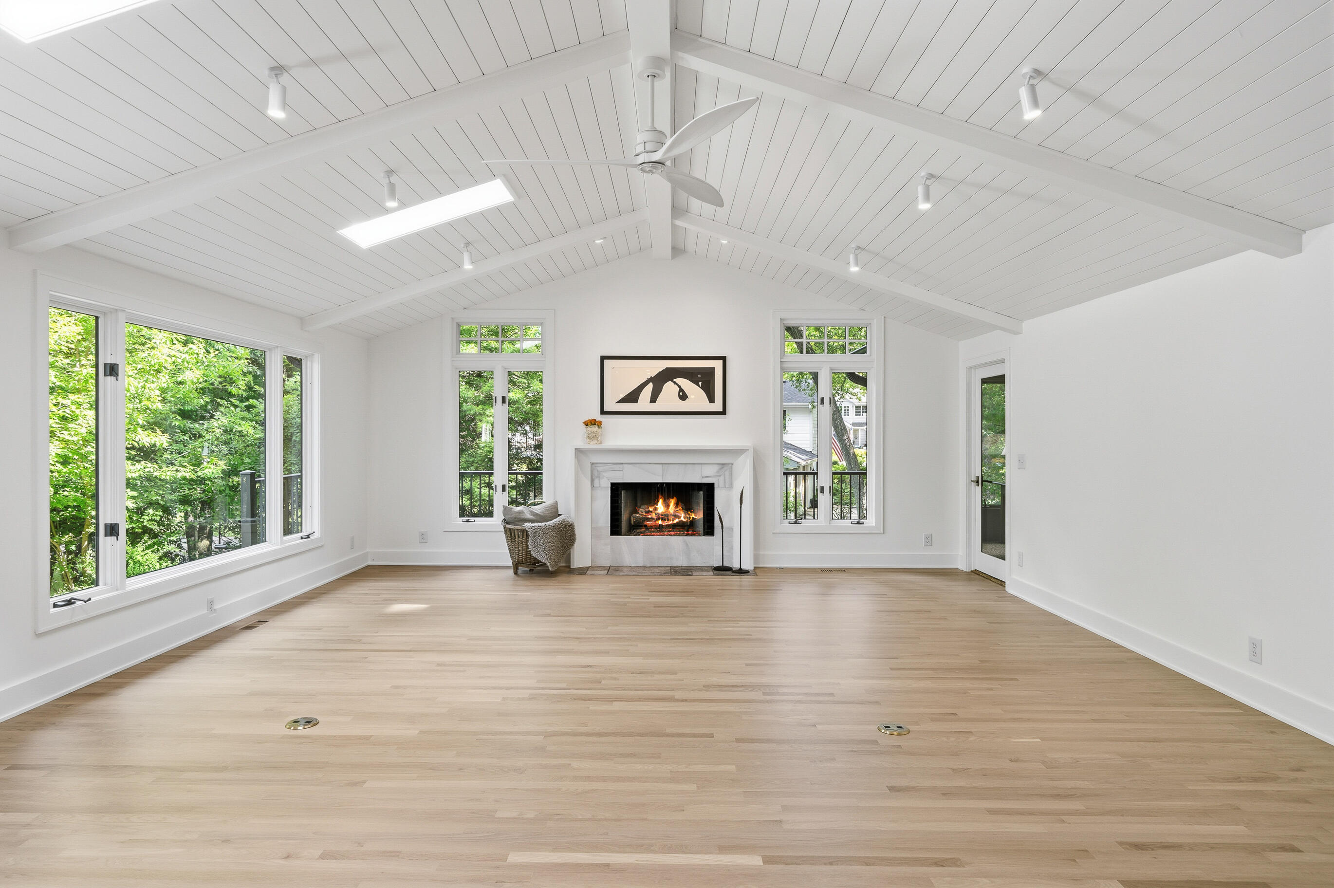 853 Sauganash Dr