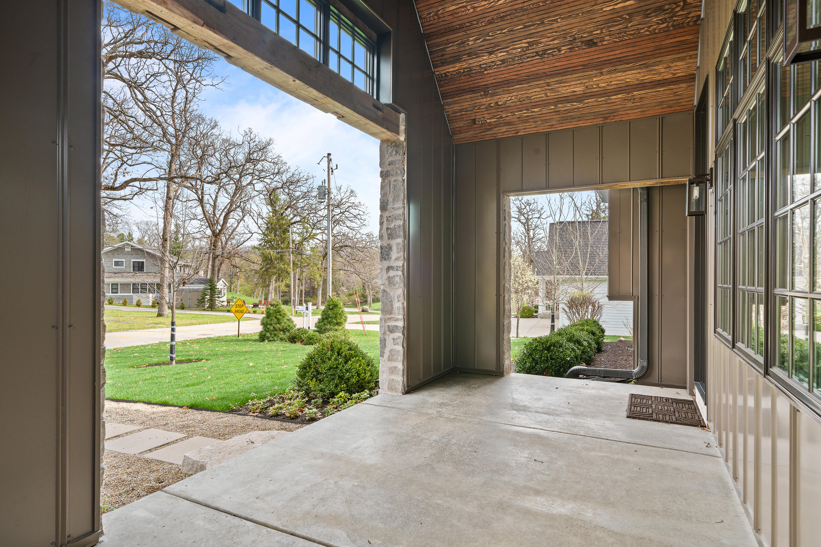 853 Sauganash Dr