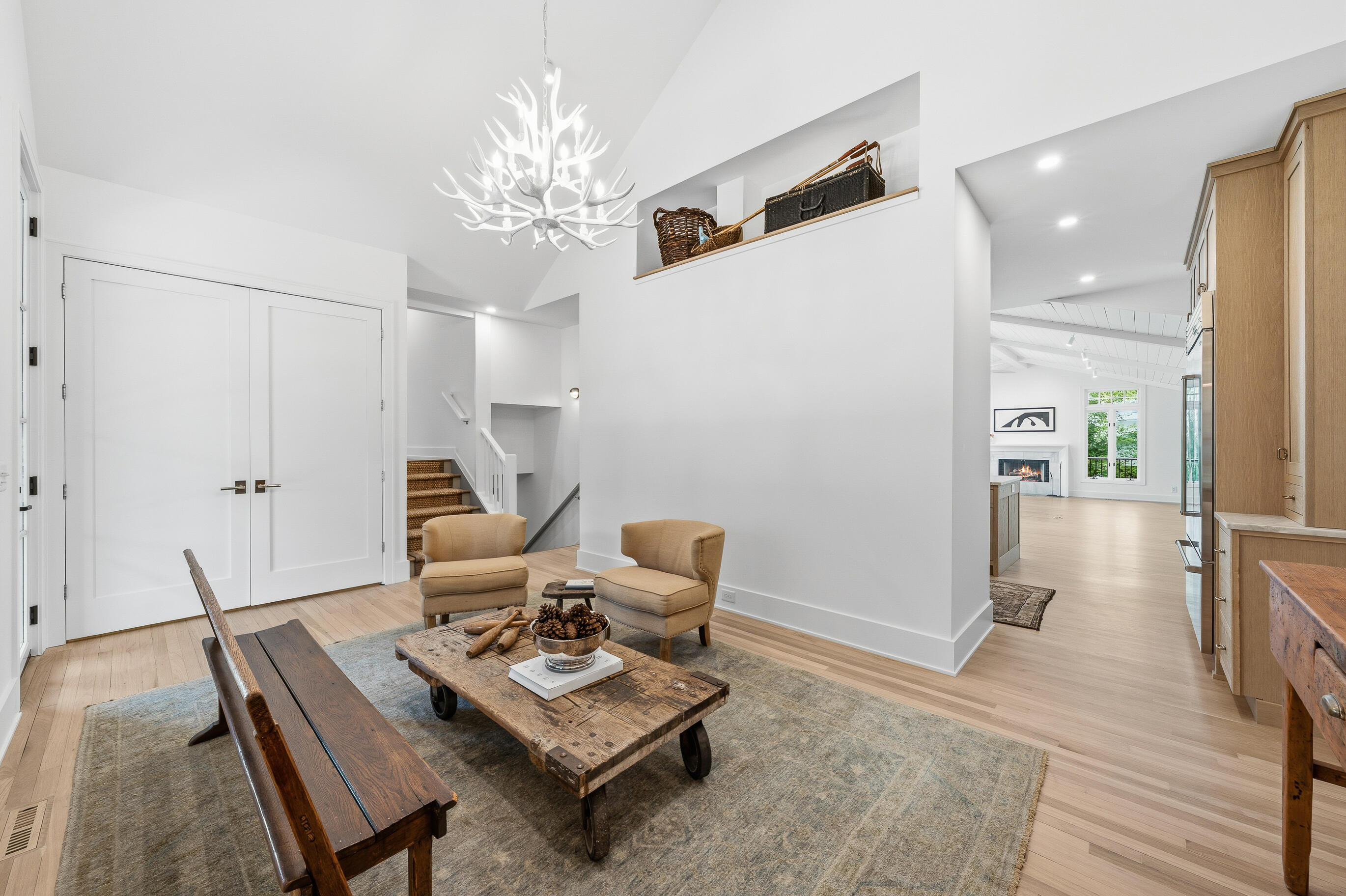 853 Sauganash Dr