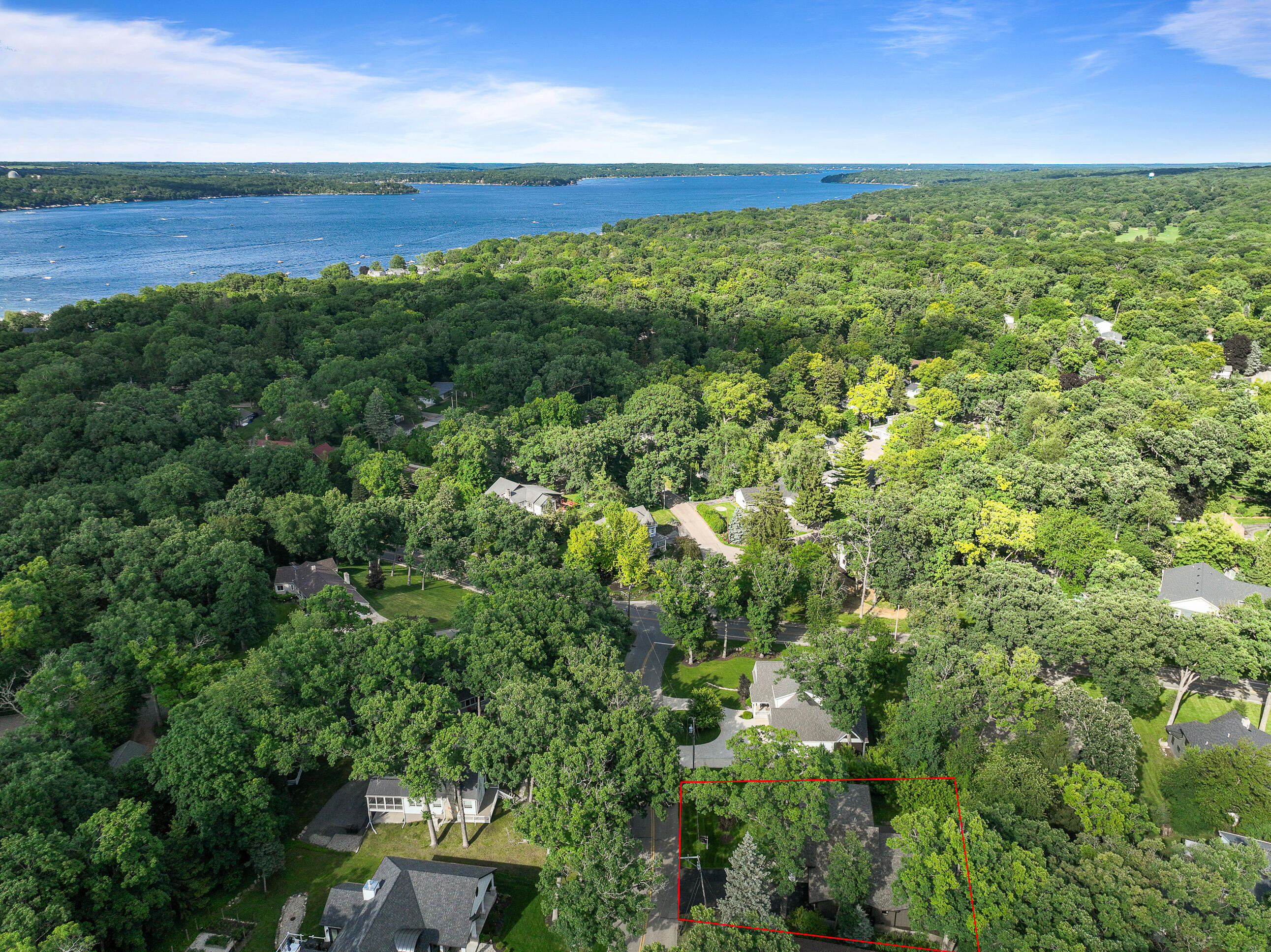 853 Sauganash Dr
