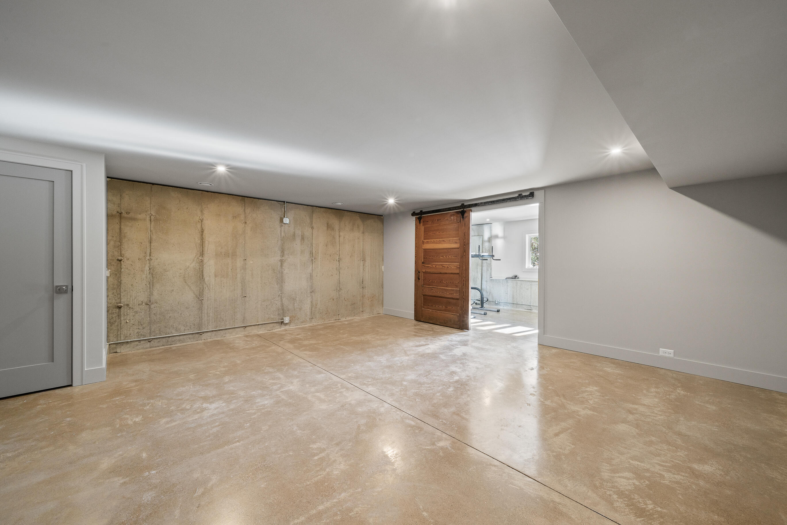 853 Sauganash Dr