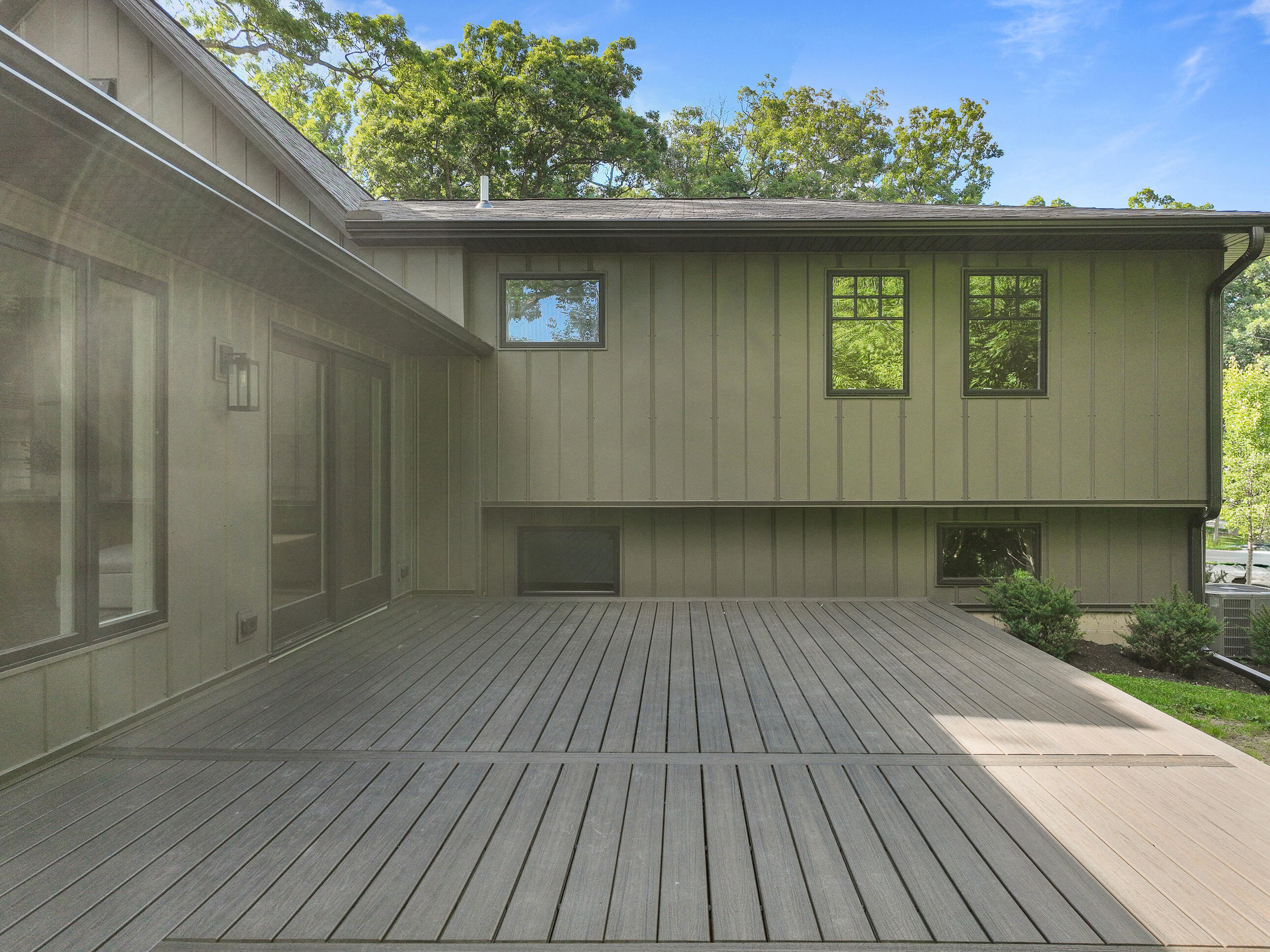 853 Sauganash Dr