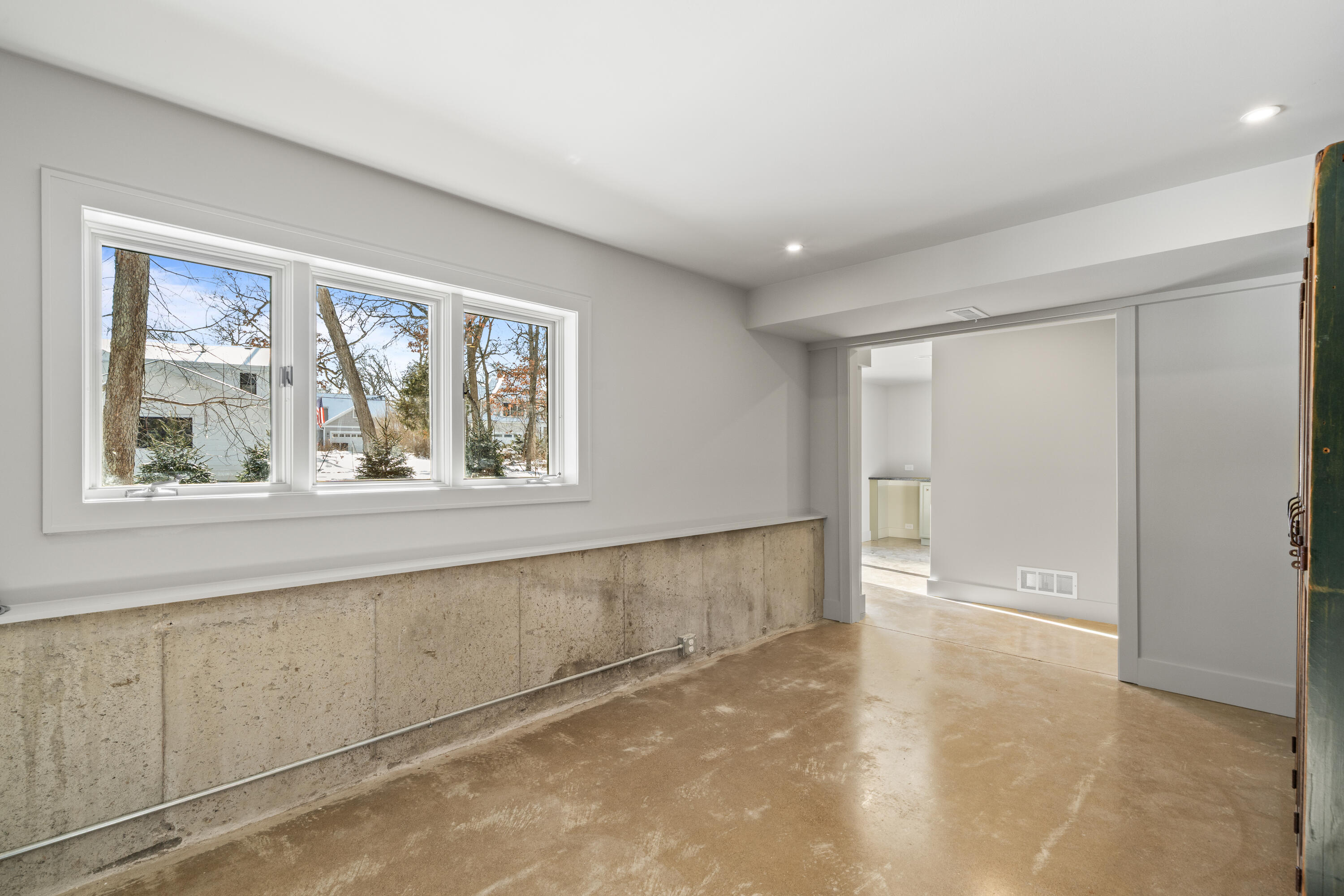 853 Sauganash Dr