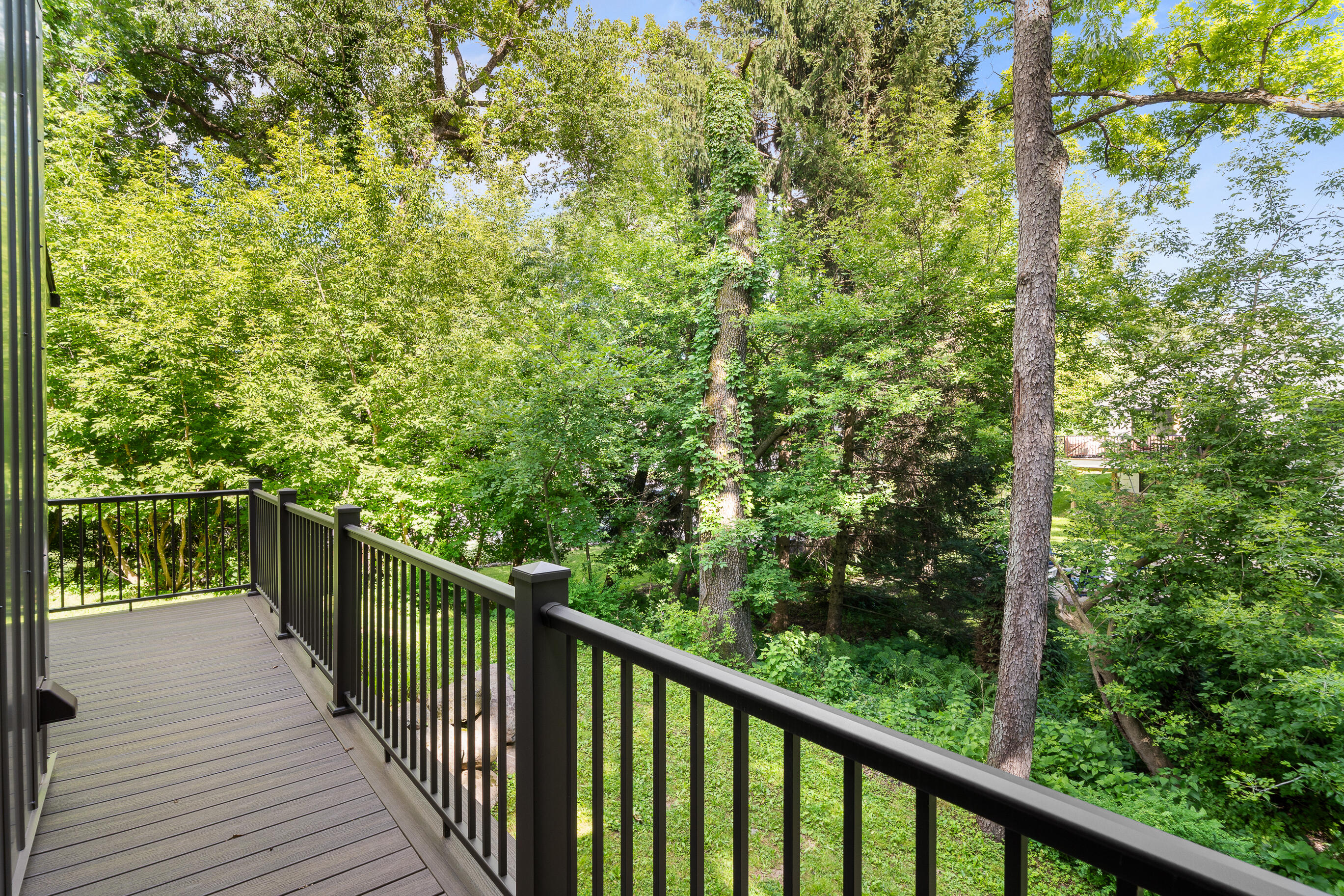853 Sauganash Dr