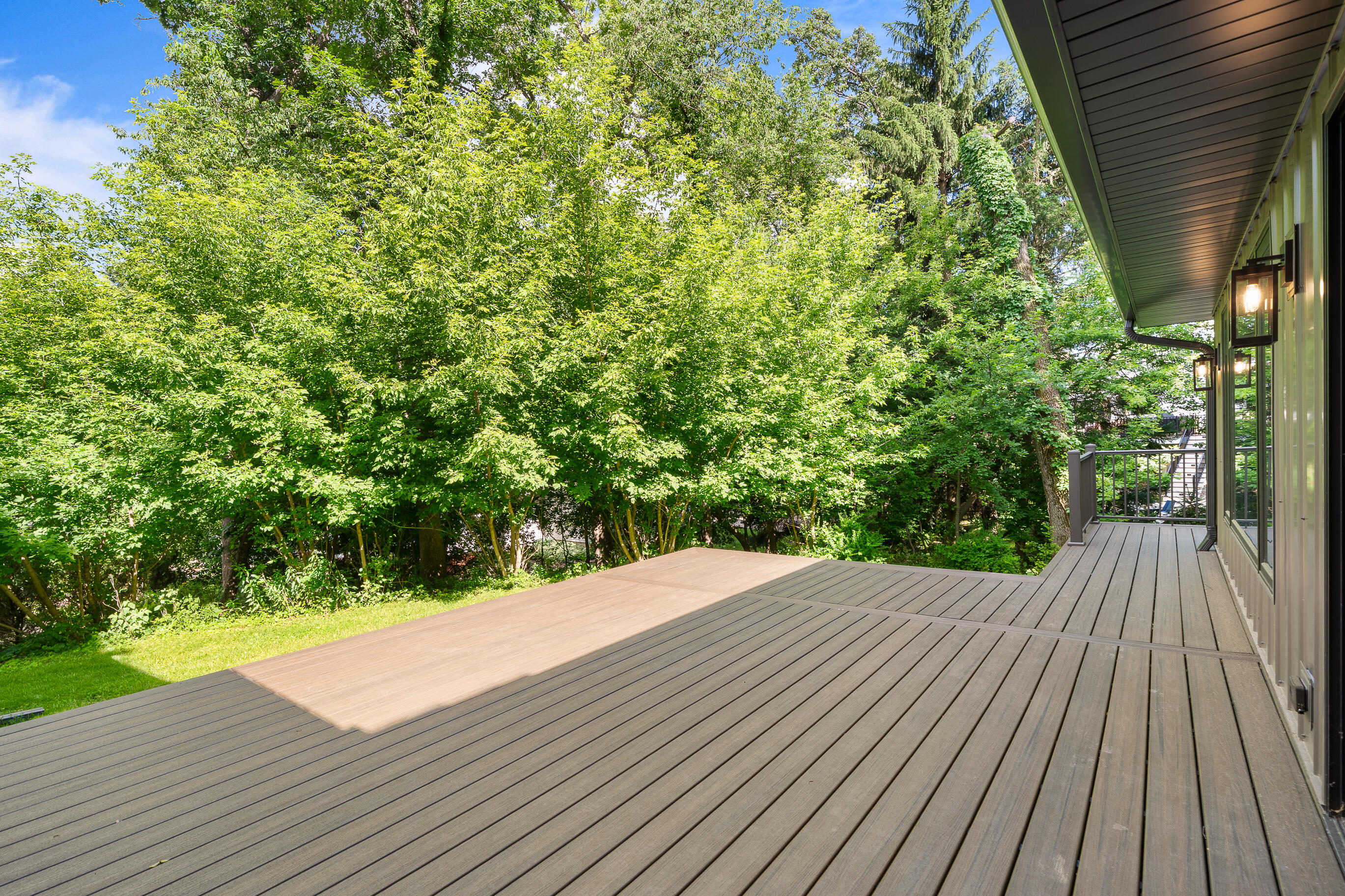 853 Sauganash Dr