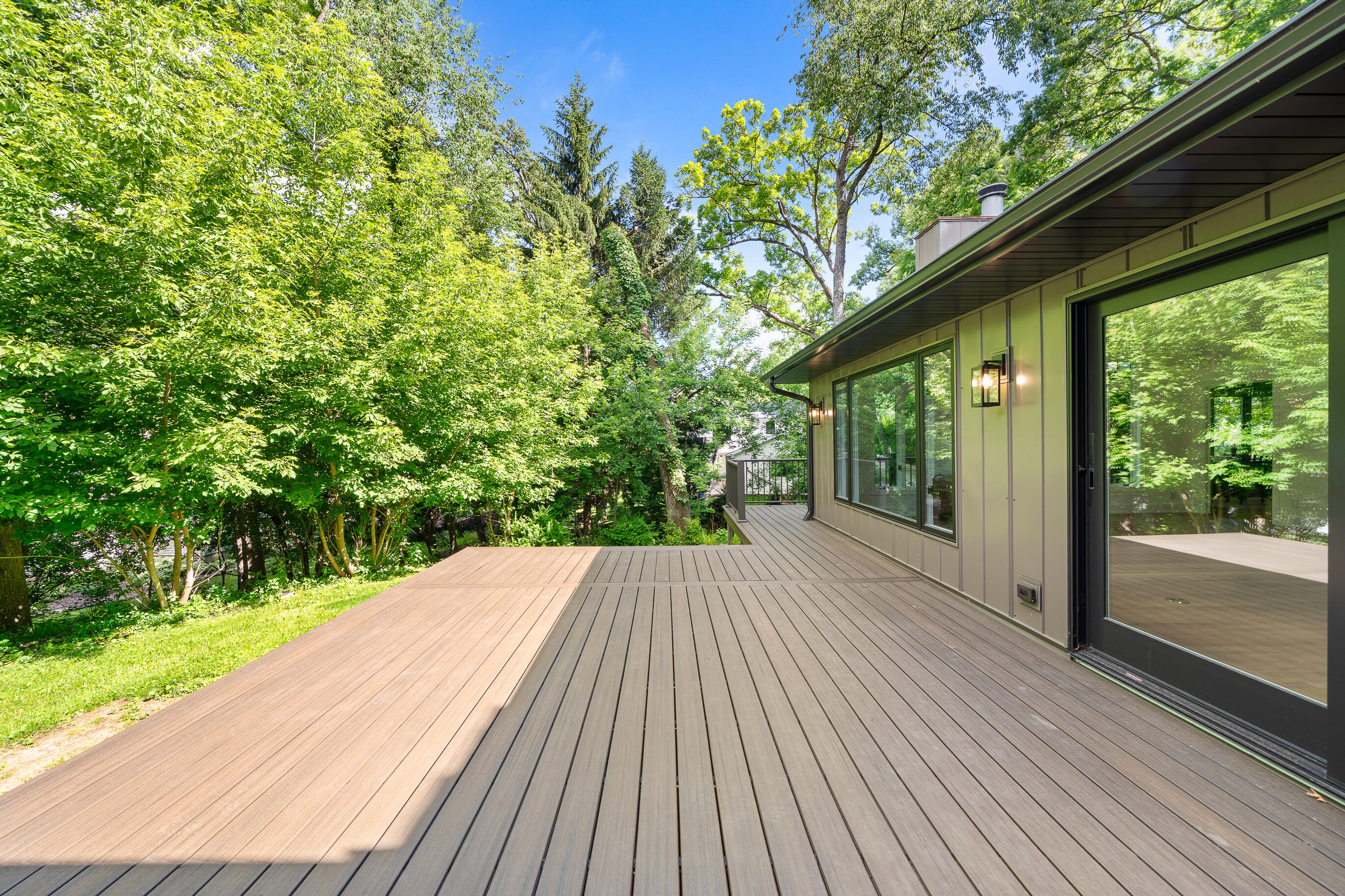 853 Sauganash Dr