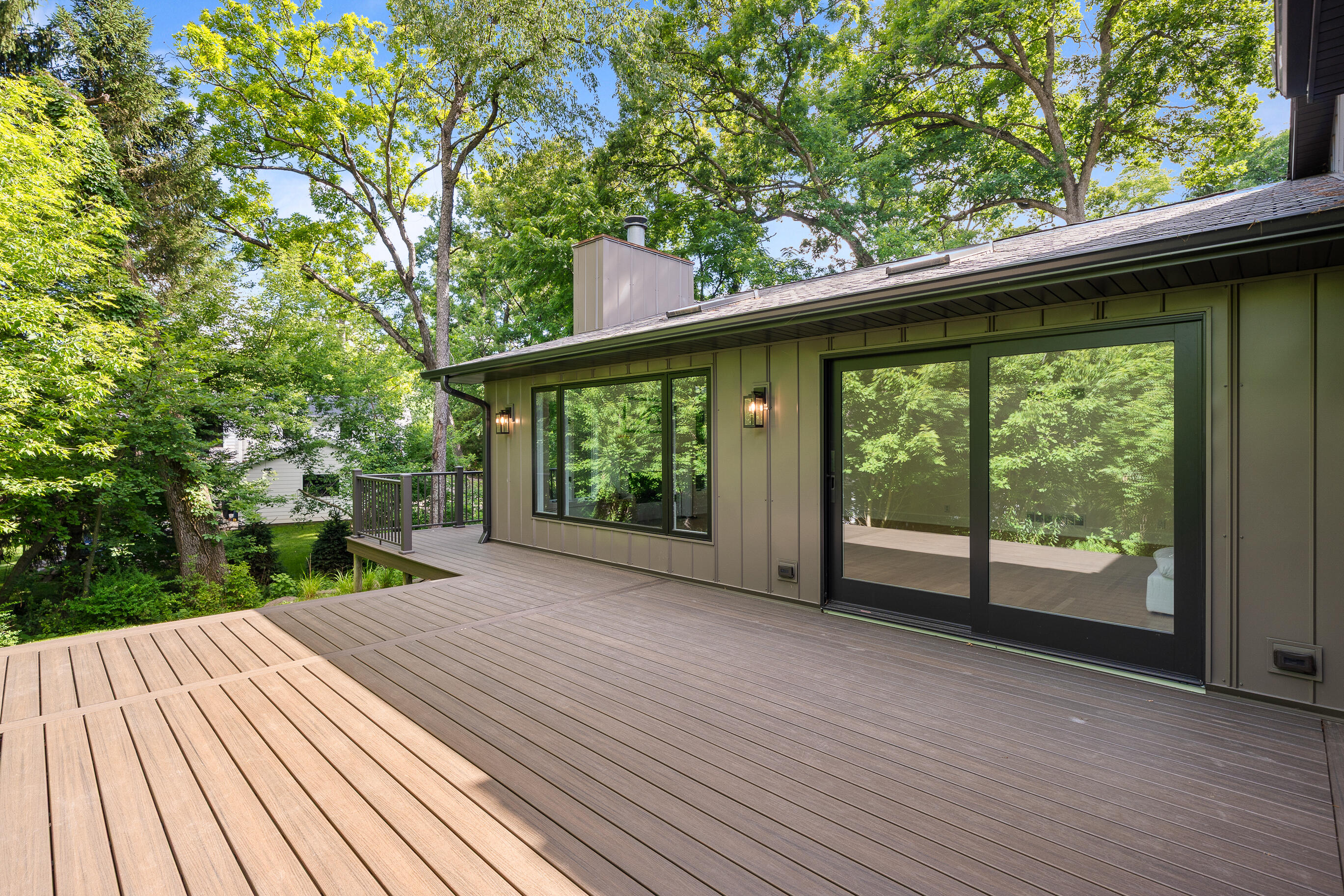 853 Sauganash Dr
