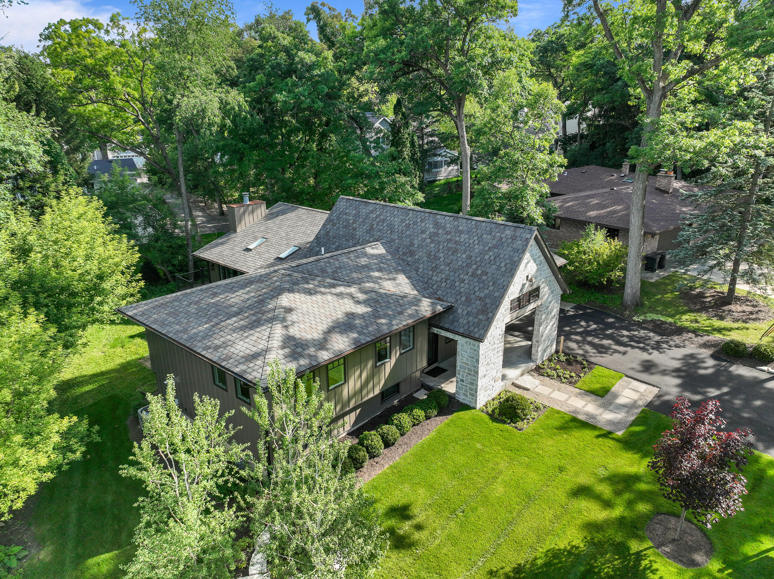853 Sauganash Dr