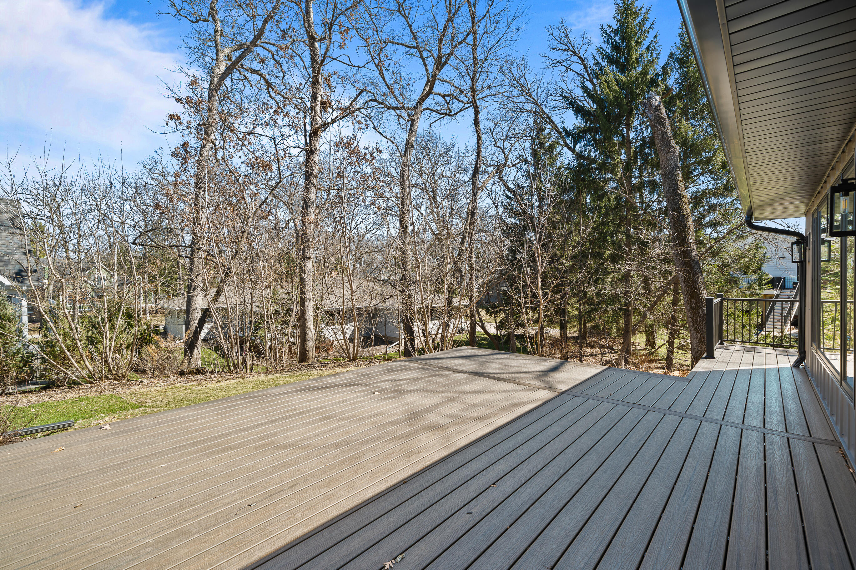 853 Sauganash Dr