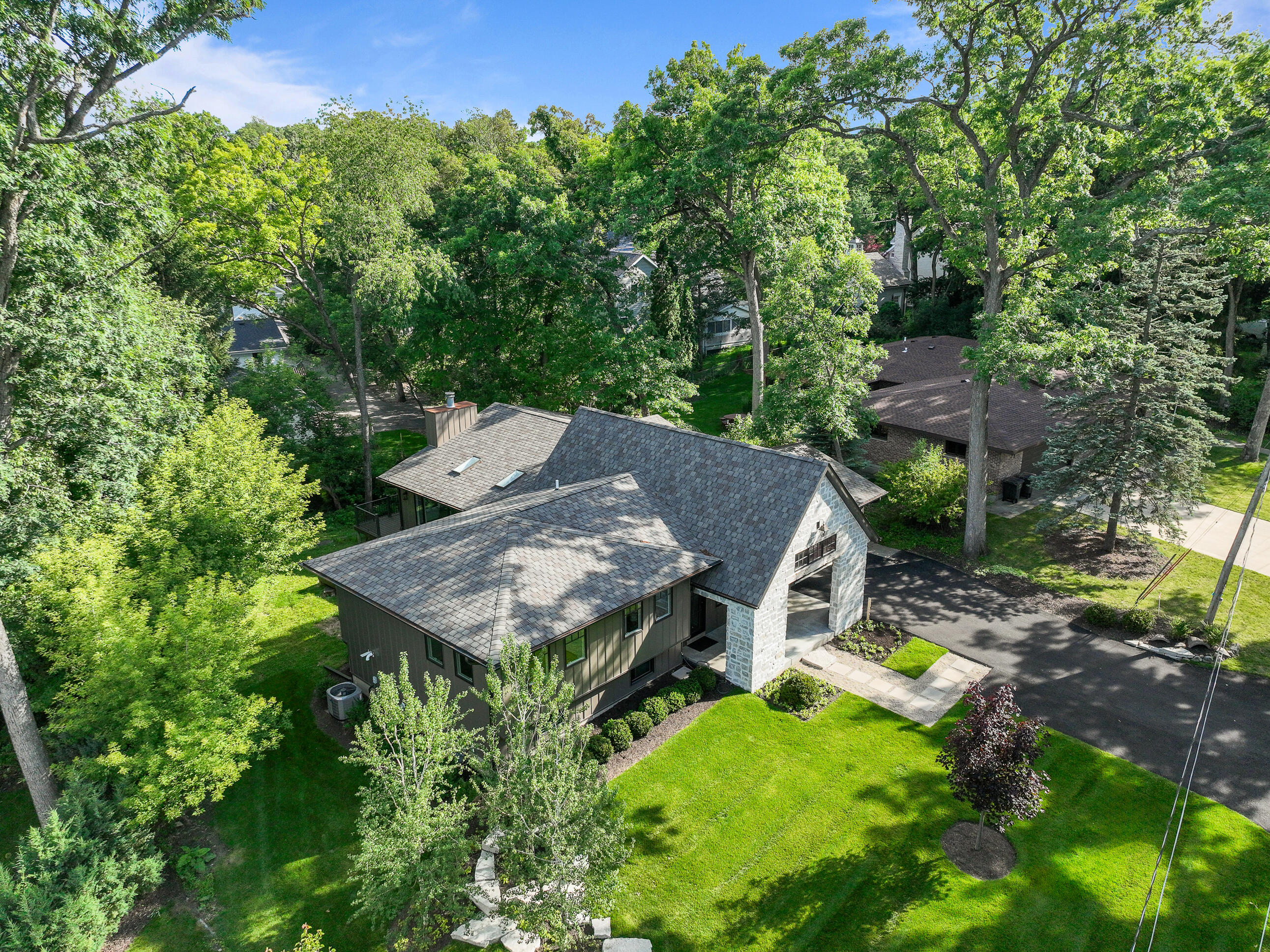 853 Sauganash Dr