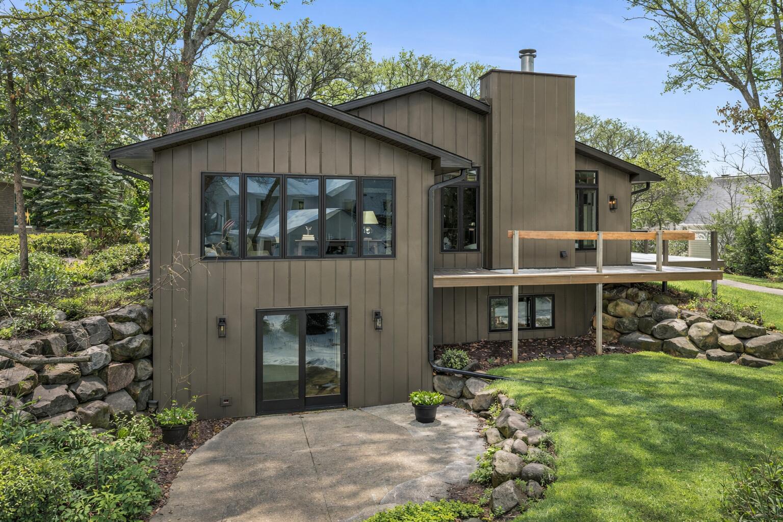 853 Sauganash Dr