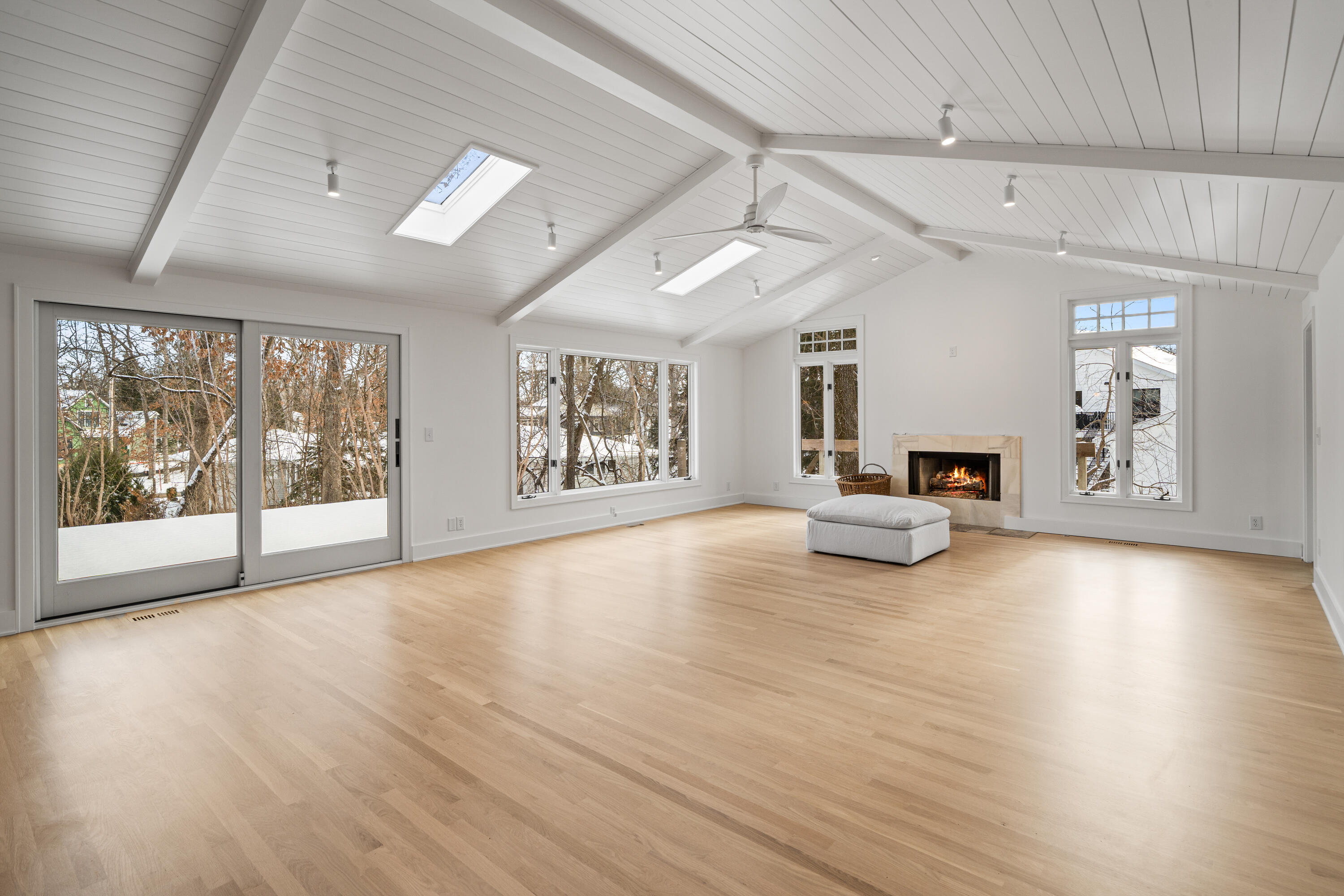 853 Sauganash Dr