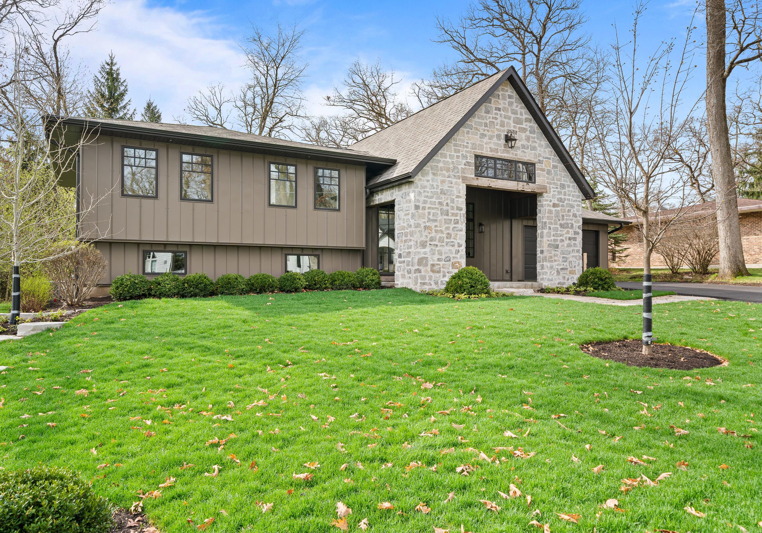 853 Sauganash Dr
