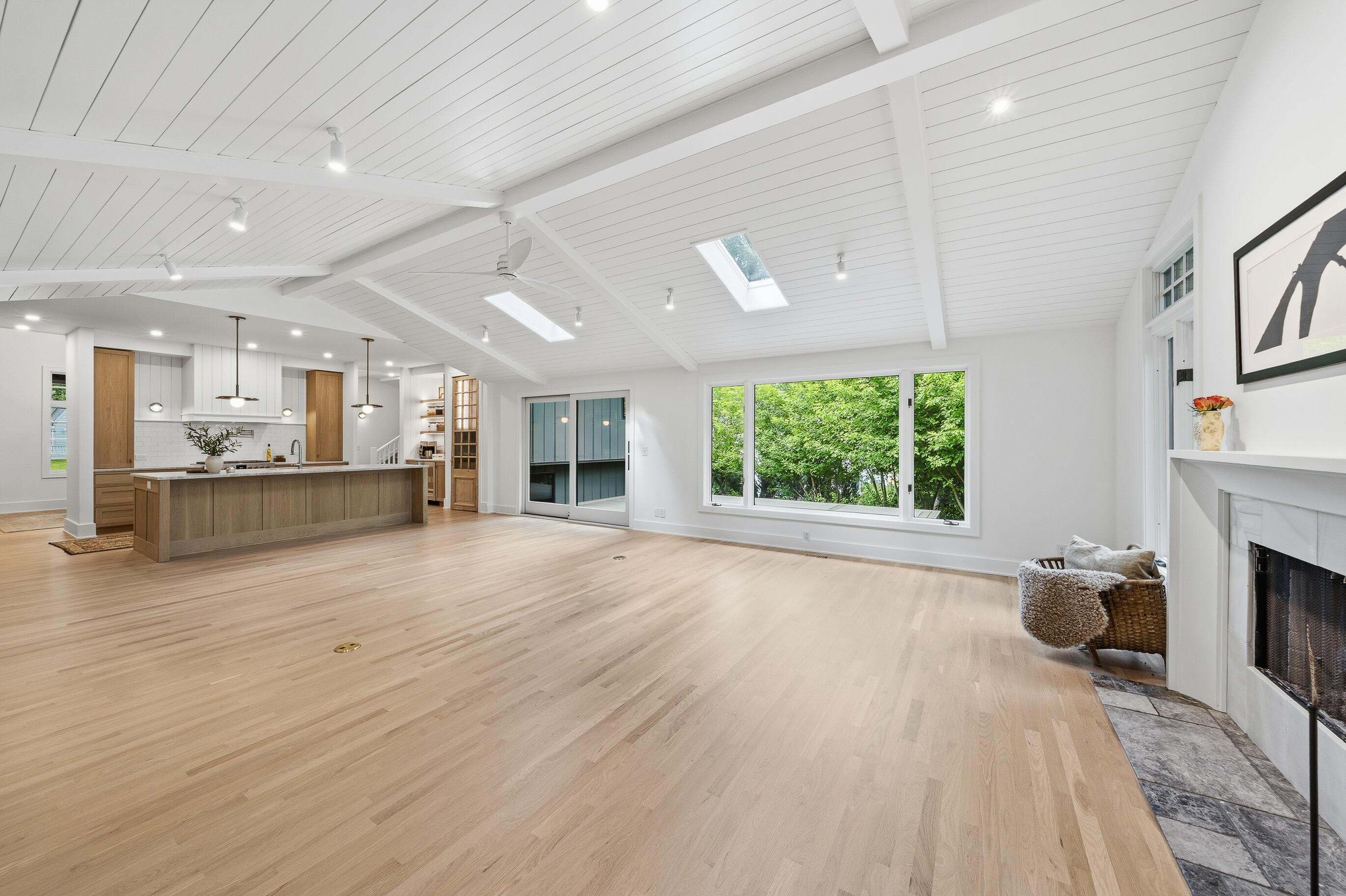 853 Sauganash Dr
