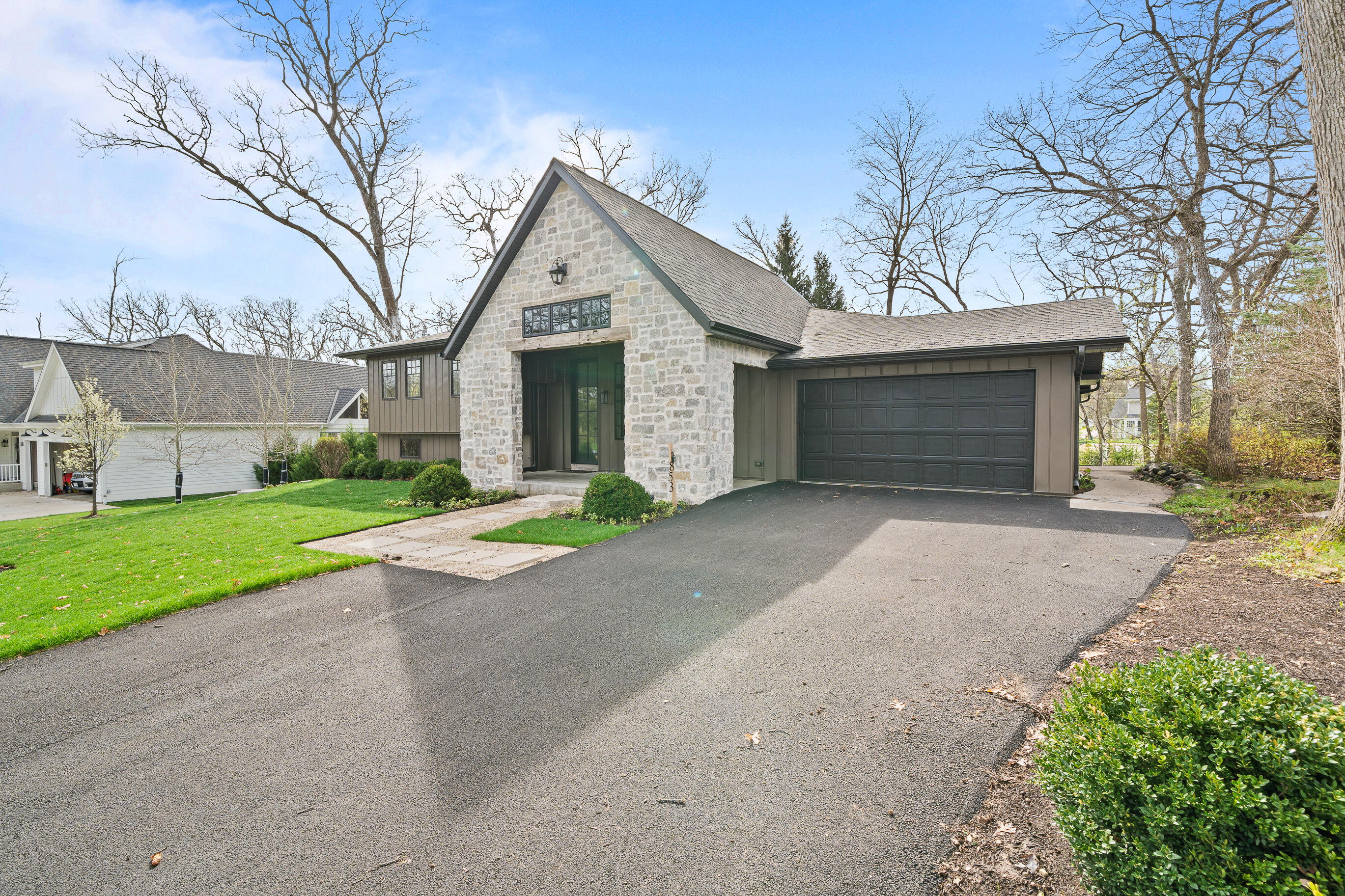 853 Sauganash Dr