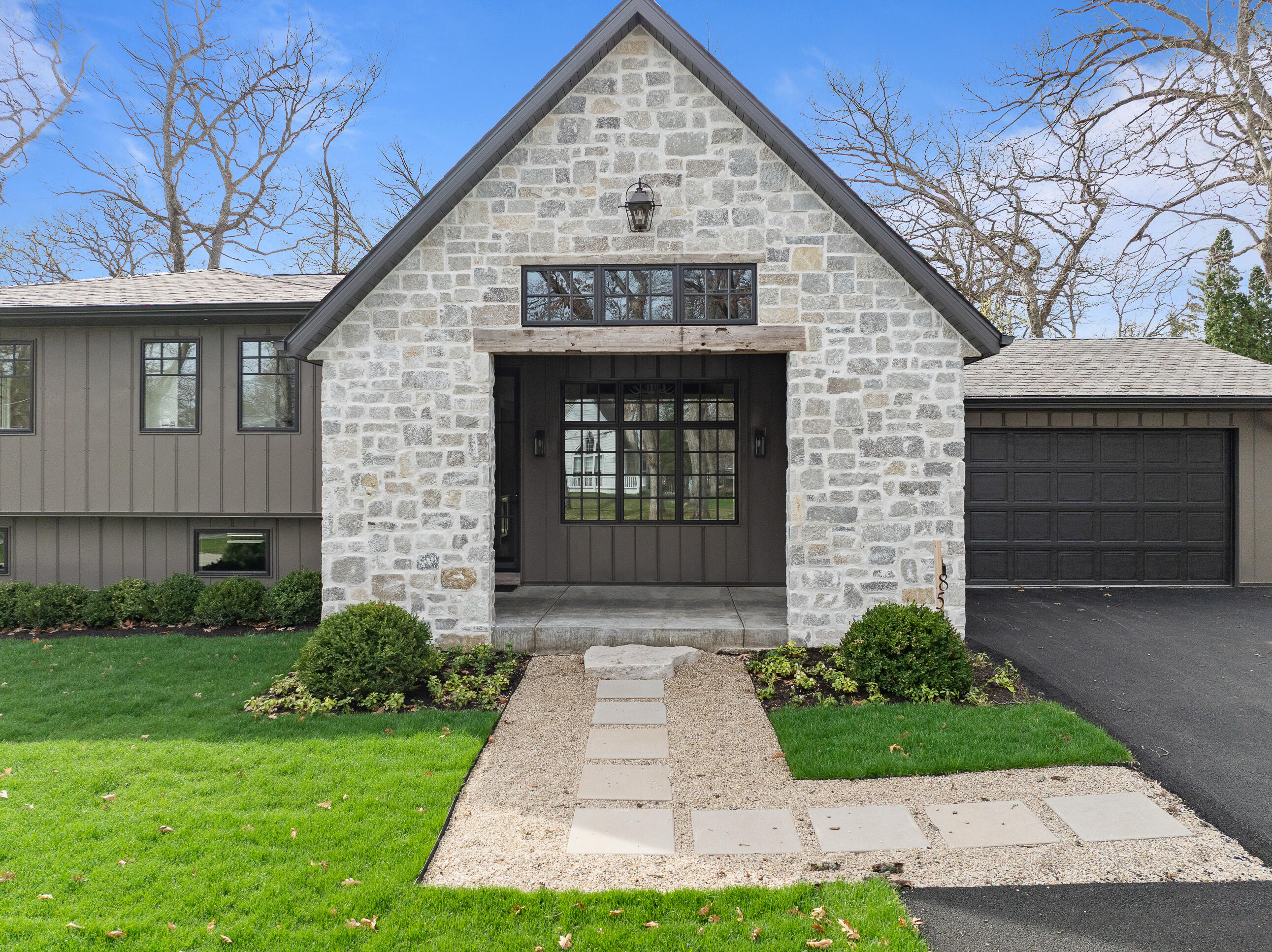 853 Sauganash Dr