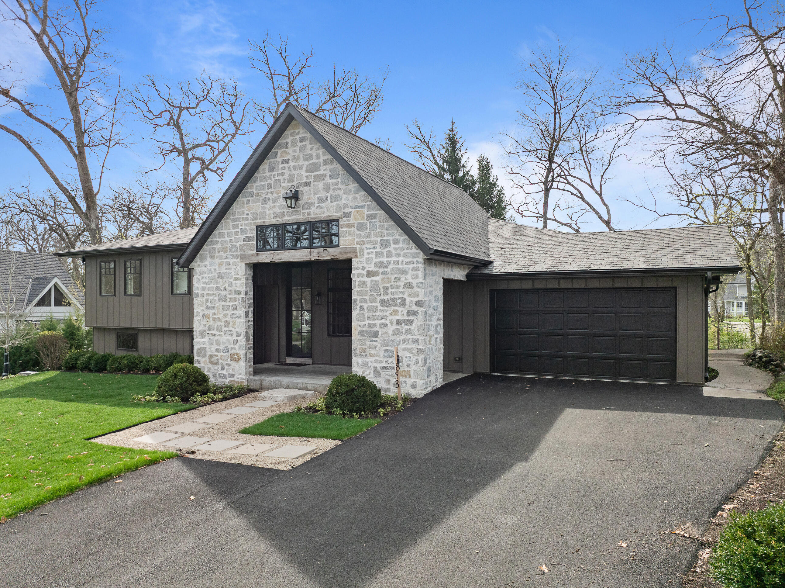 853 Sauganash Dr