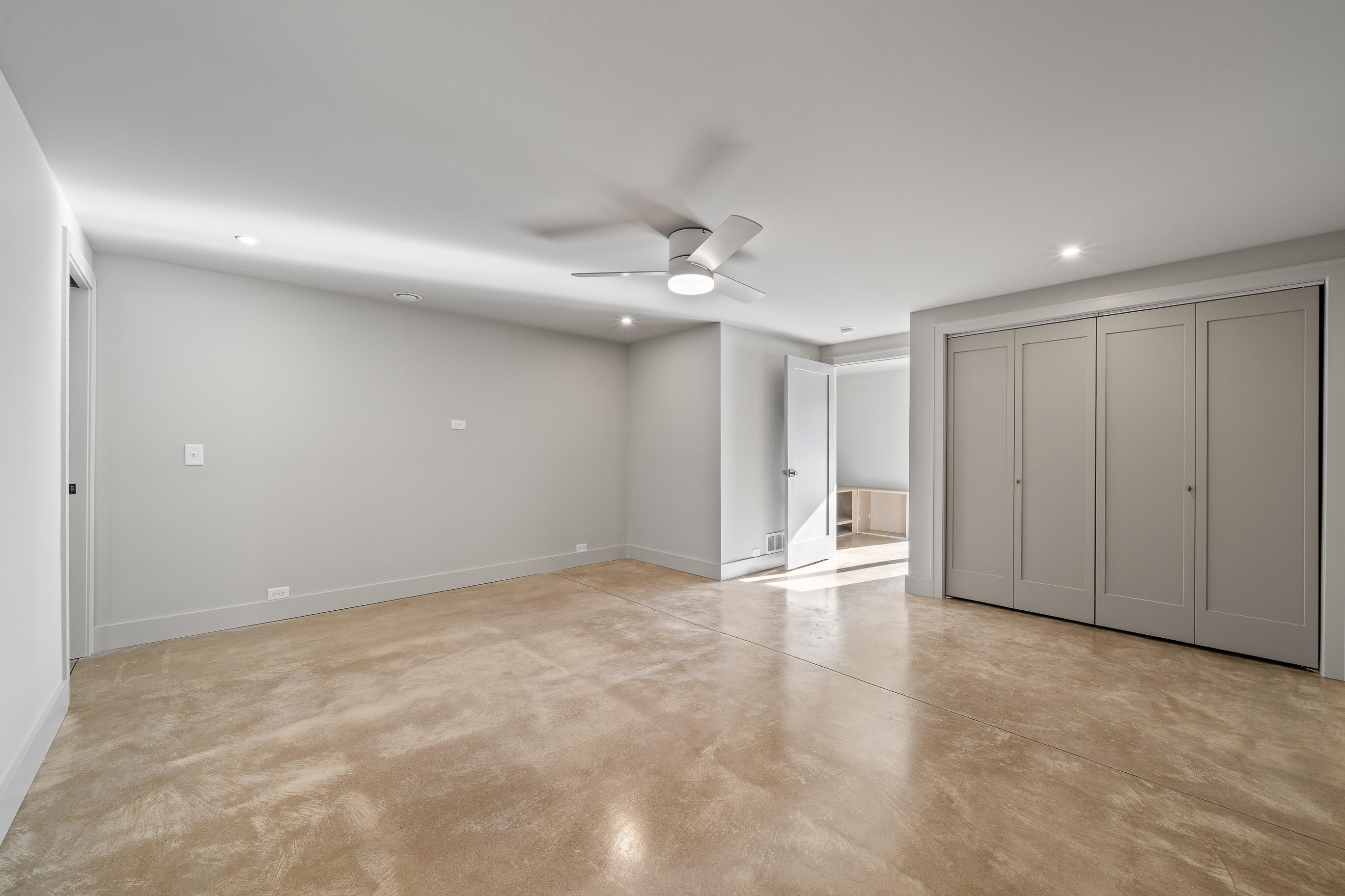 853 Sauganash Dr