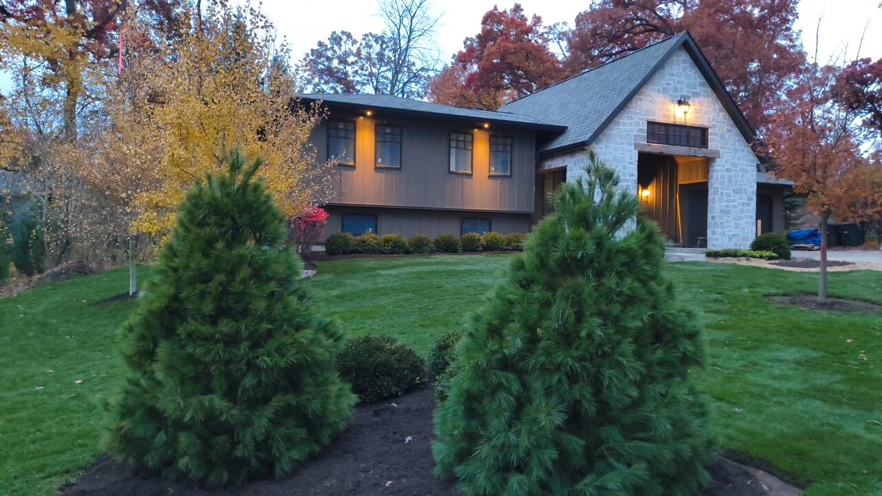 853 Sauganash Dr
