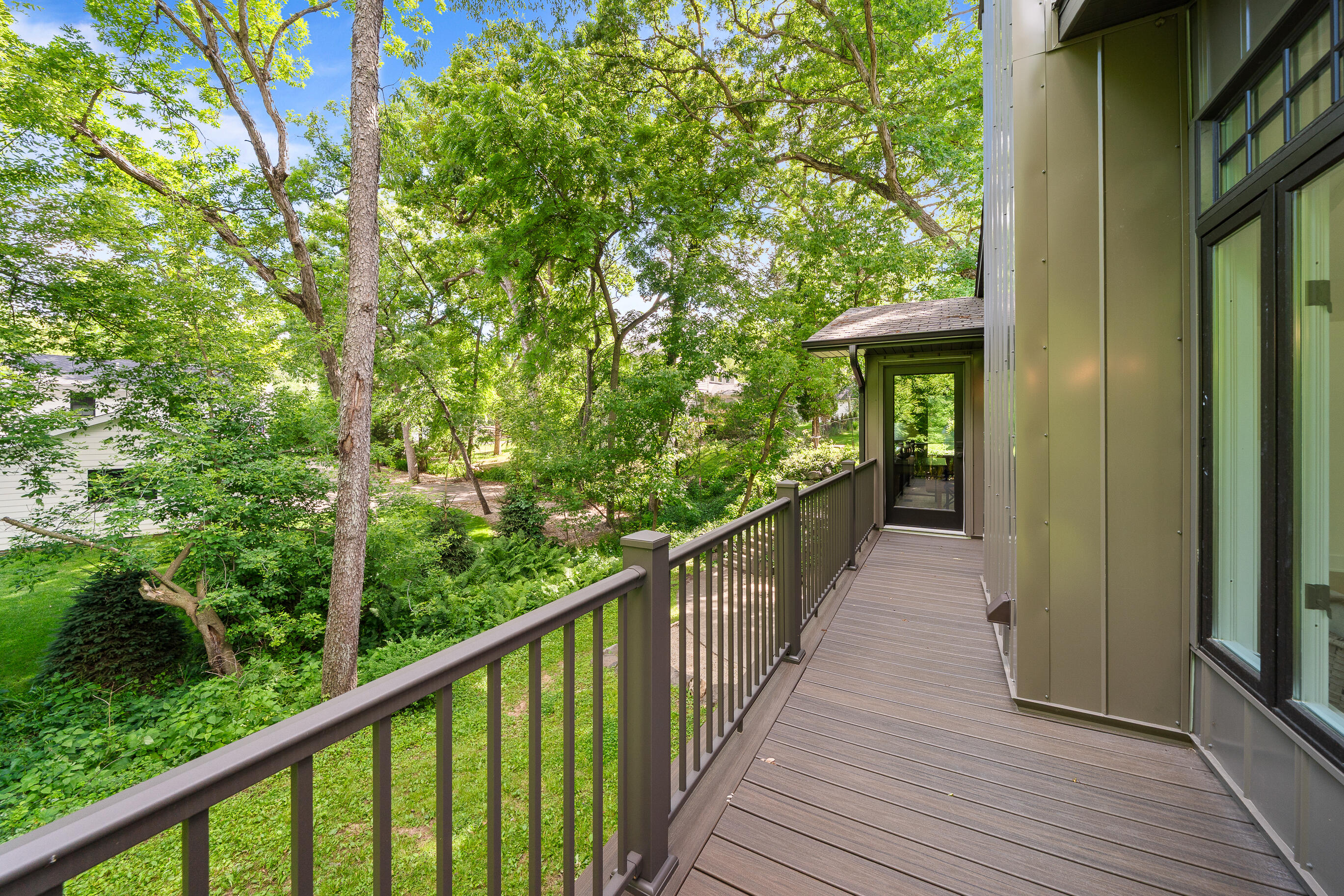 853 Sauganash Dr