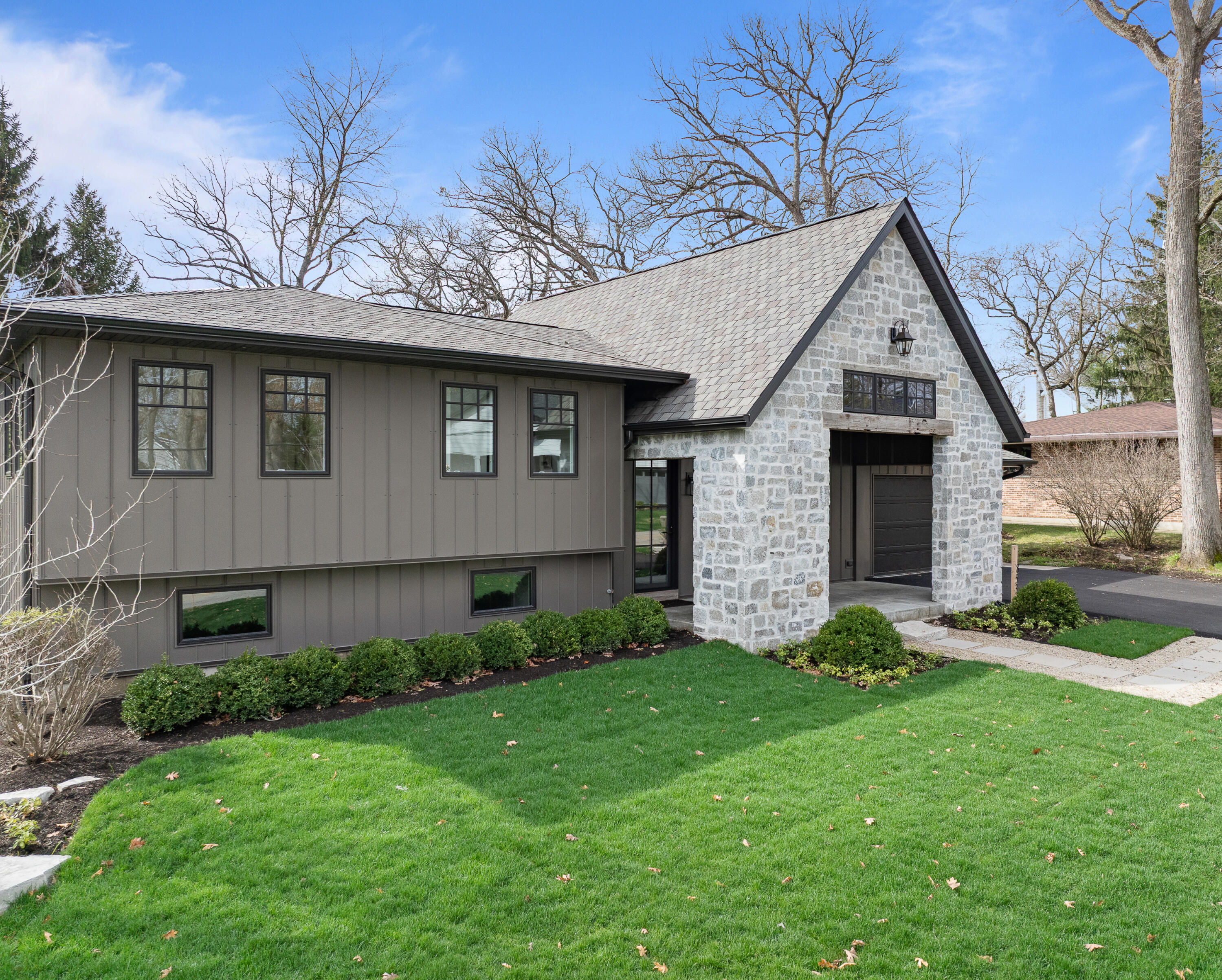 853 Sauganash Dr