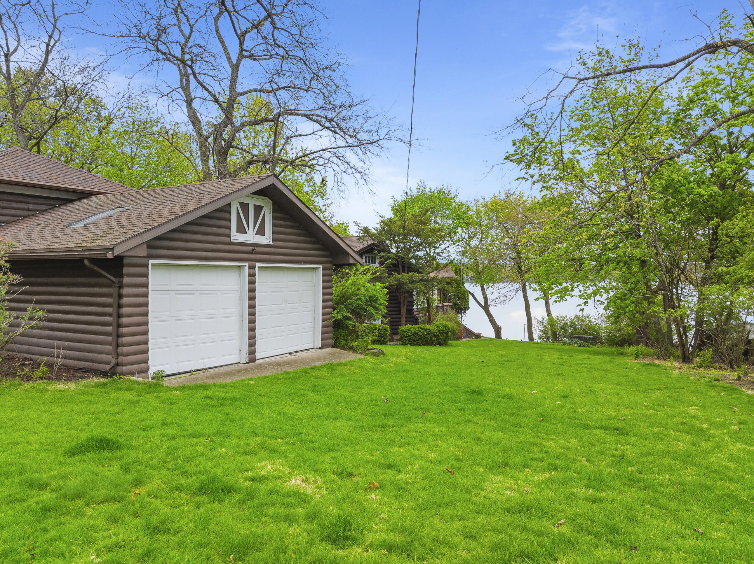 2304 North Shore Dr