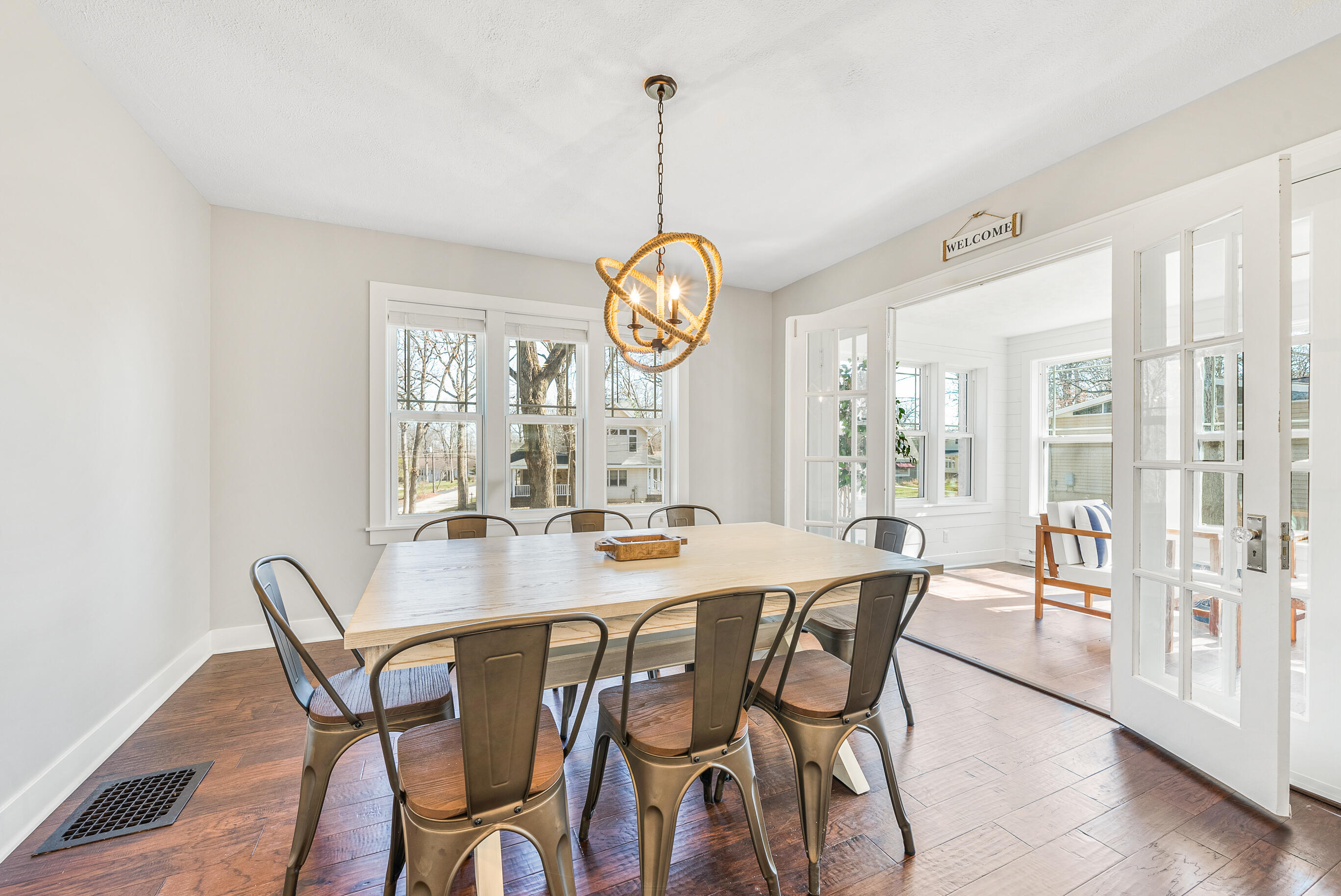 812 Van Slyke Dr