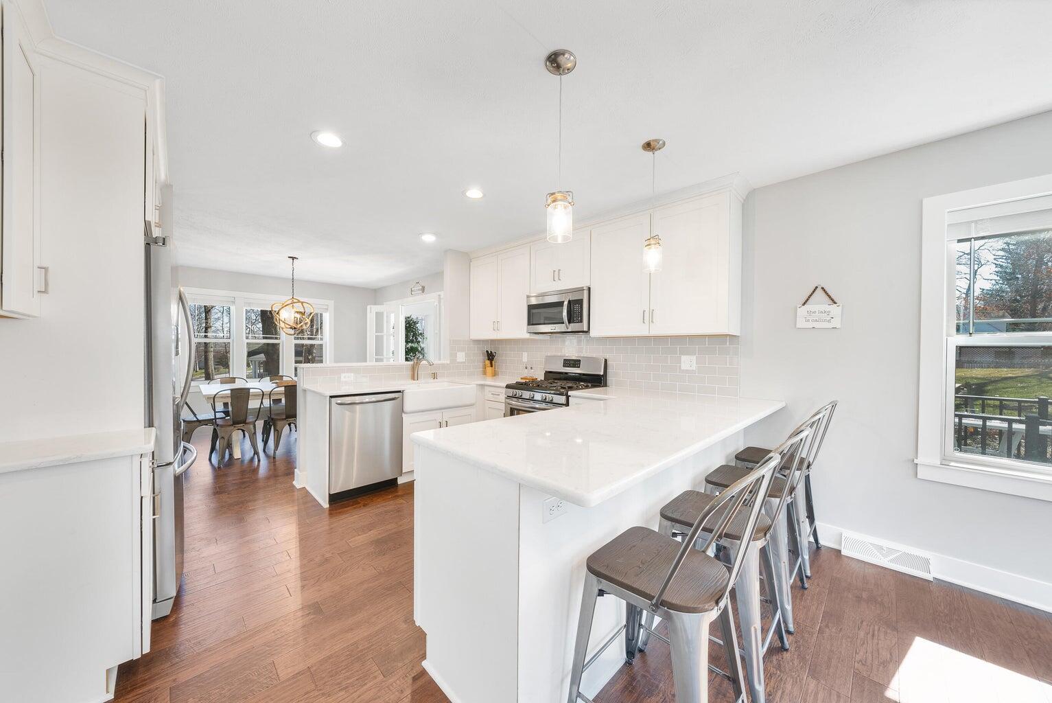 812 Van Slyke Dr