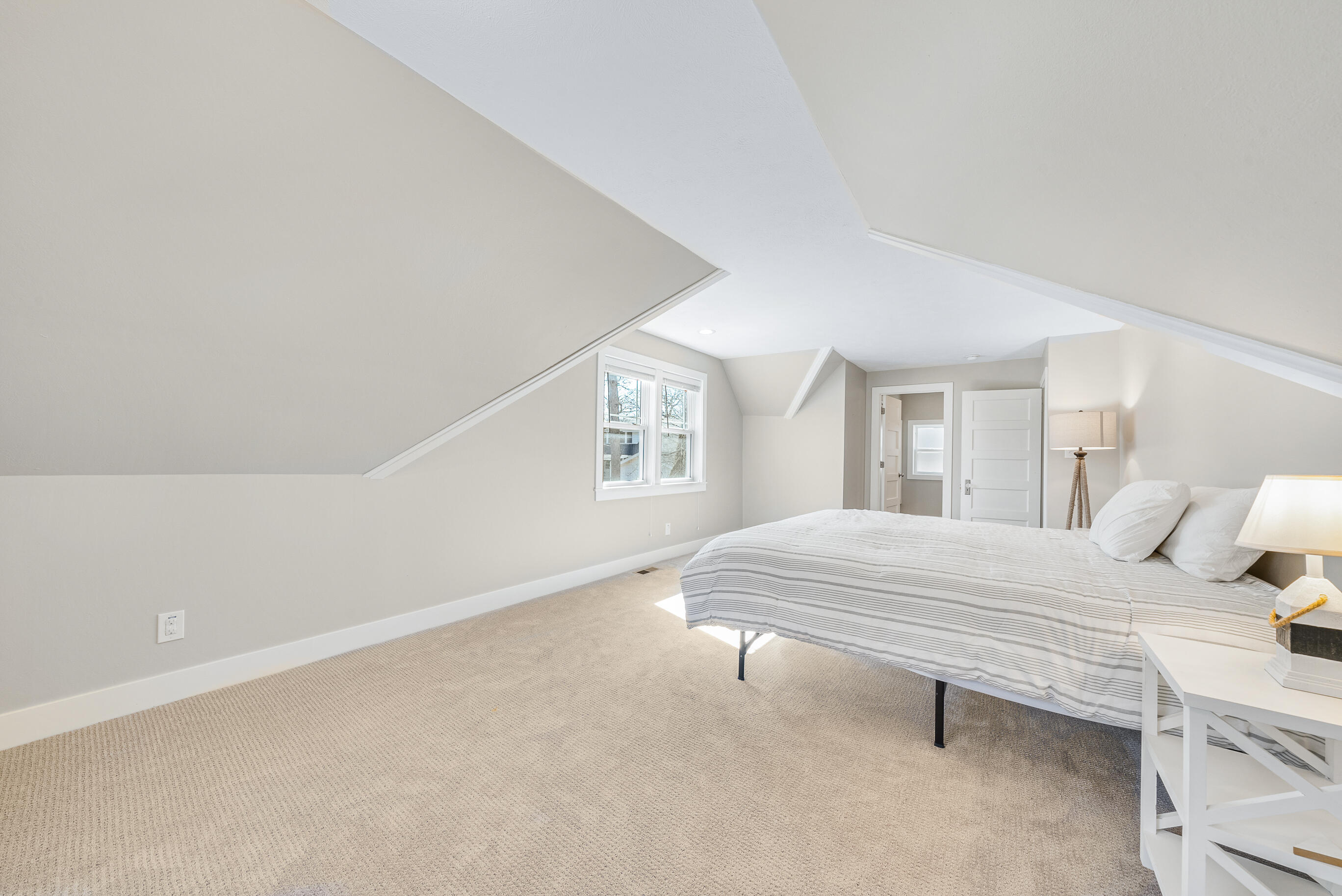 812 Van Slyke Dr