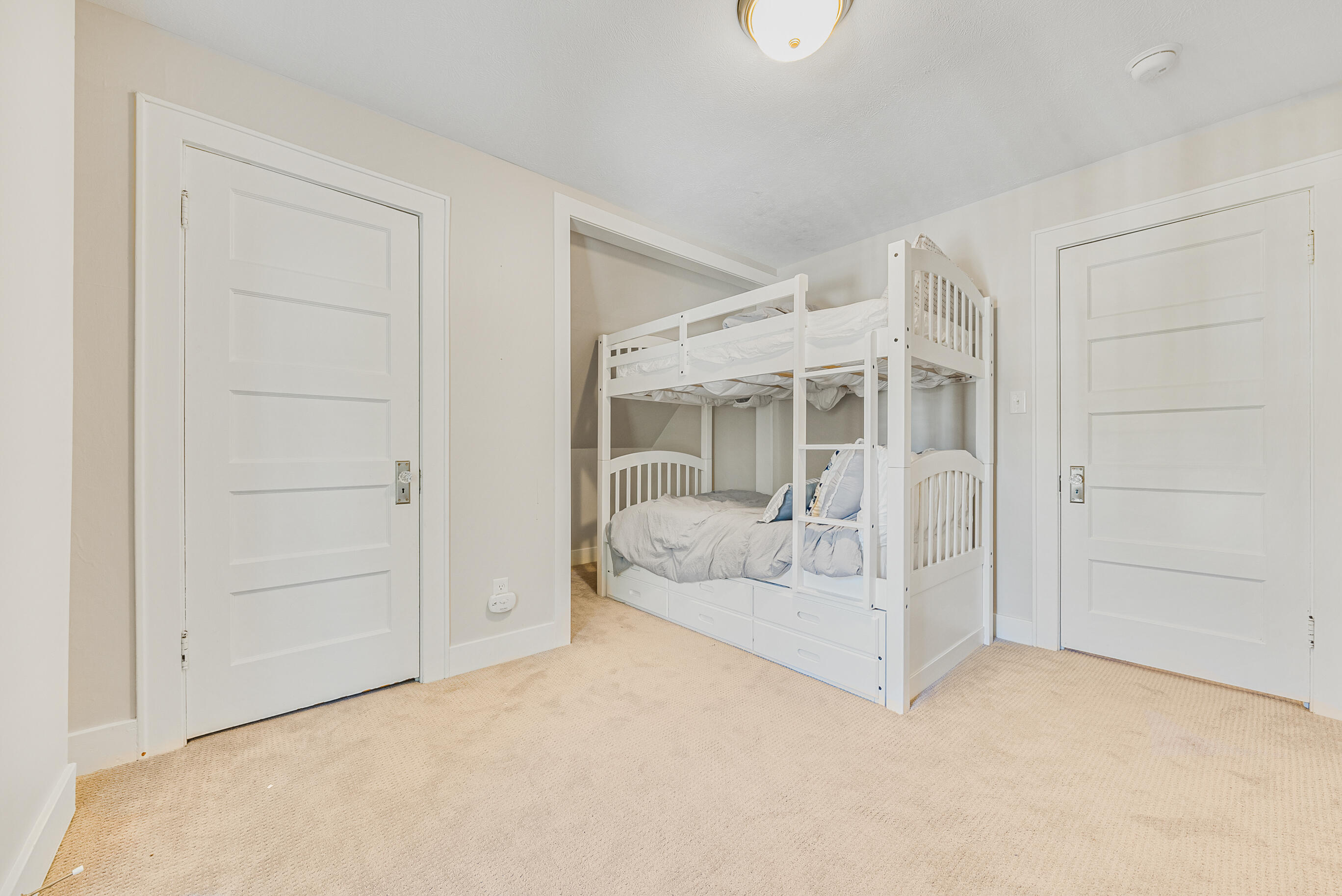 812 Van Slyke Dr
