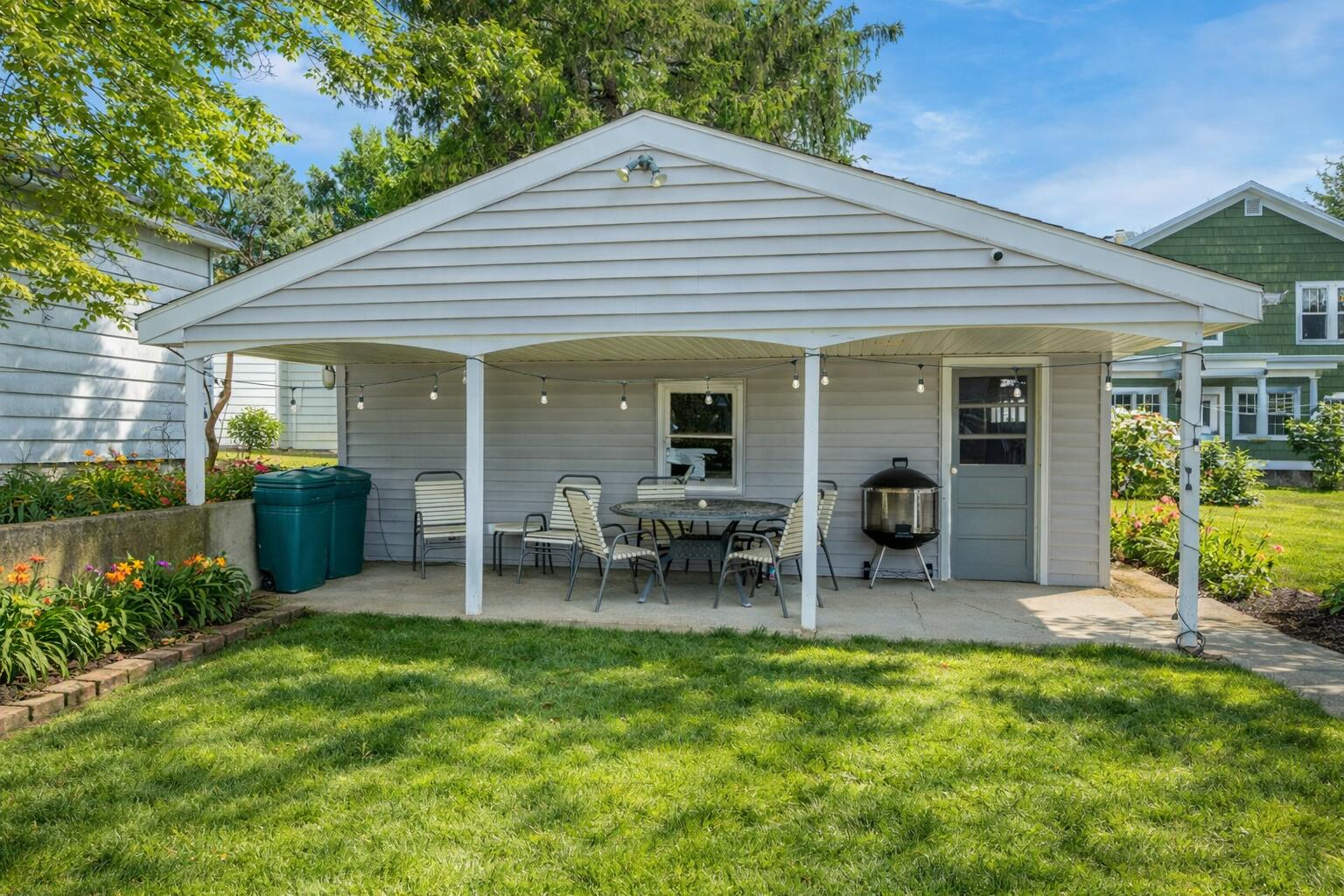 812 Van Slyke Dr
