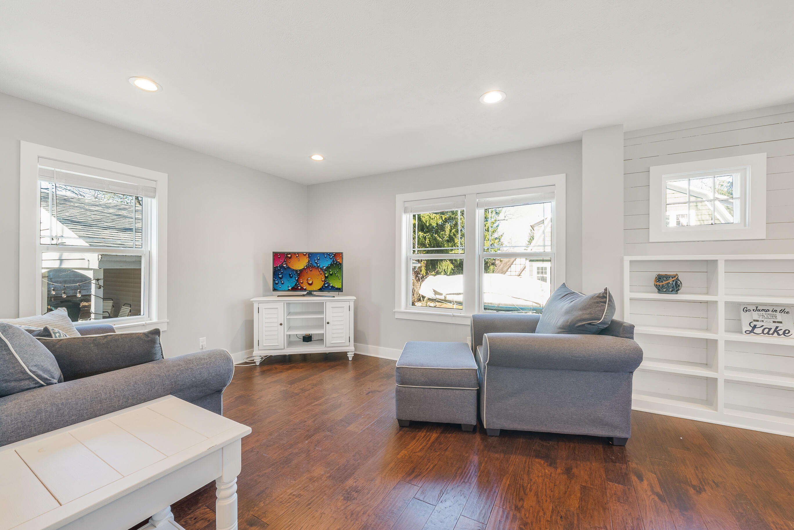 812 Van Slyke Dr