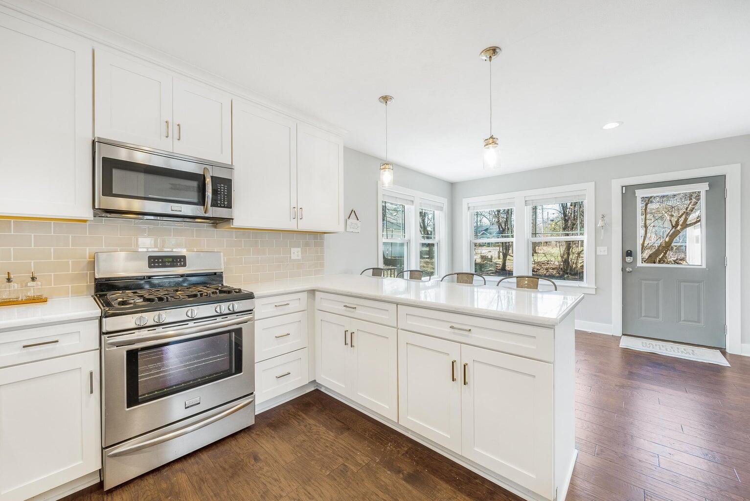 812 Van Slyke Dr