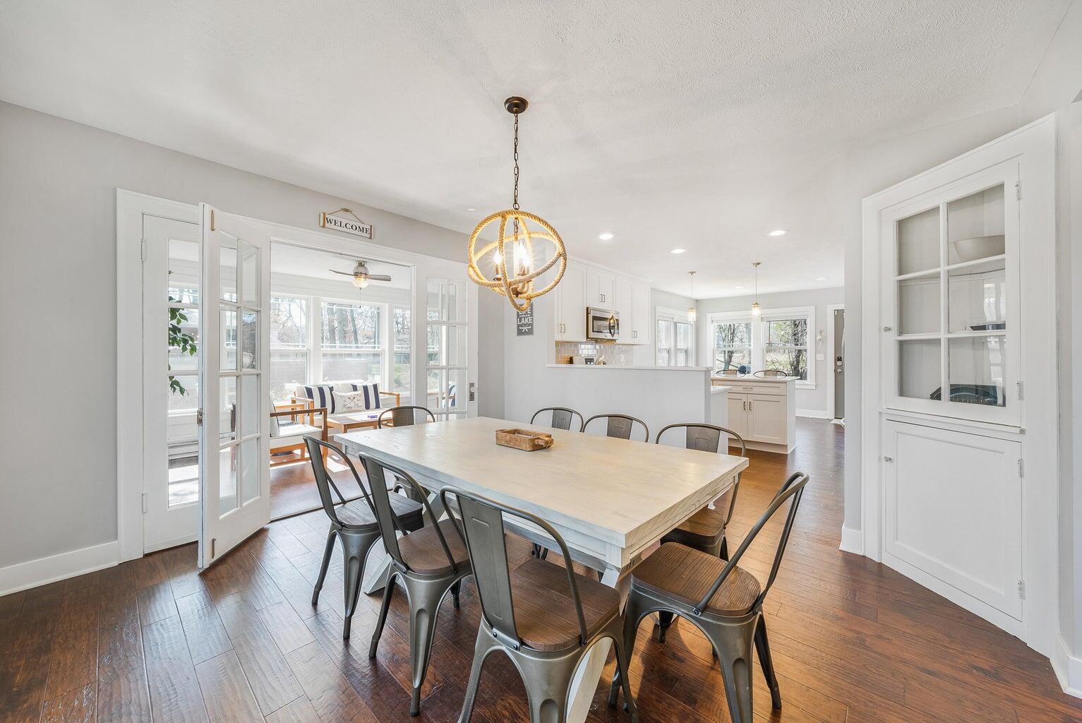 812 Van Slyke Dr