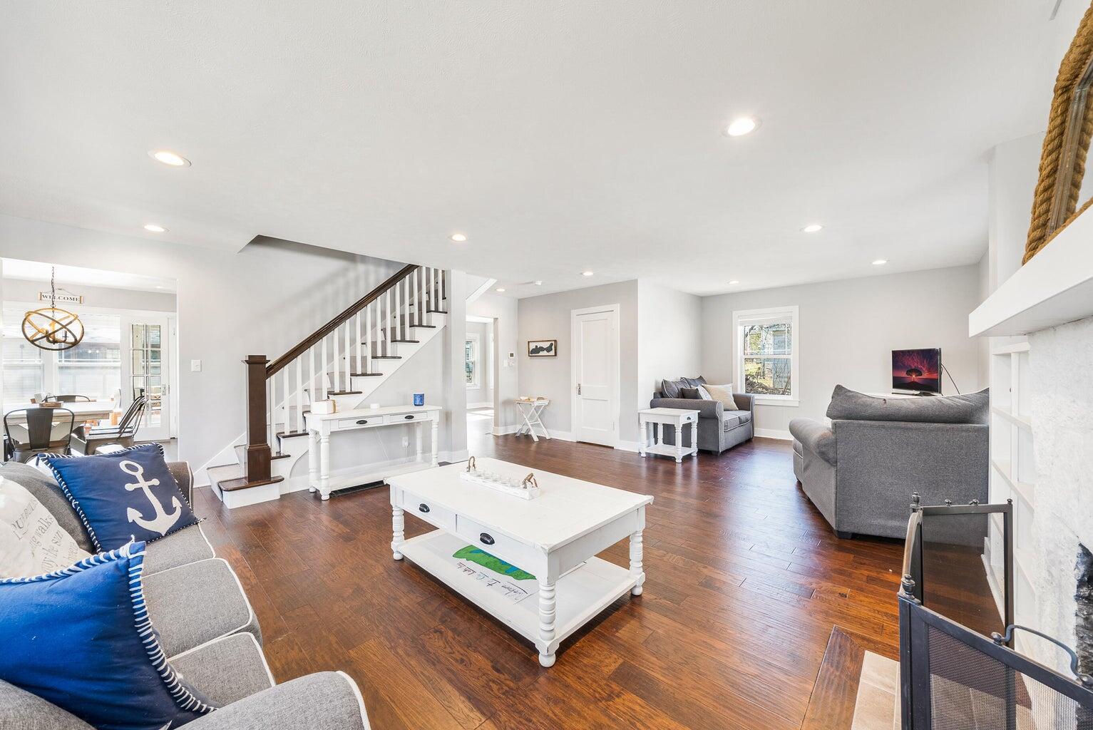 812 Van Slyke Dr