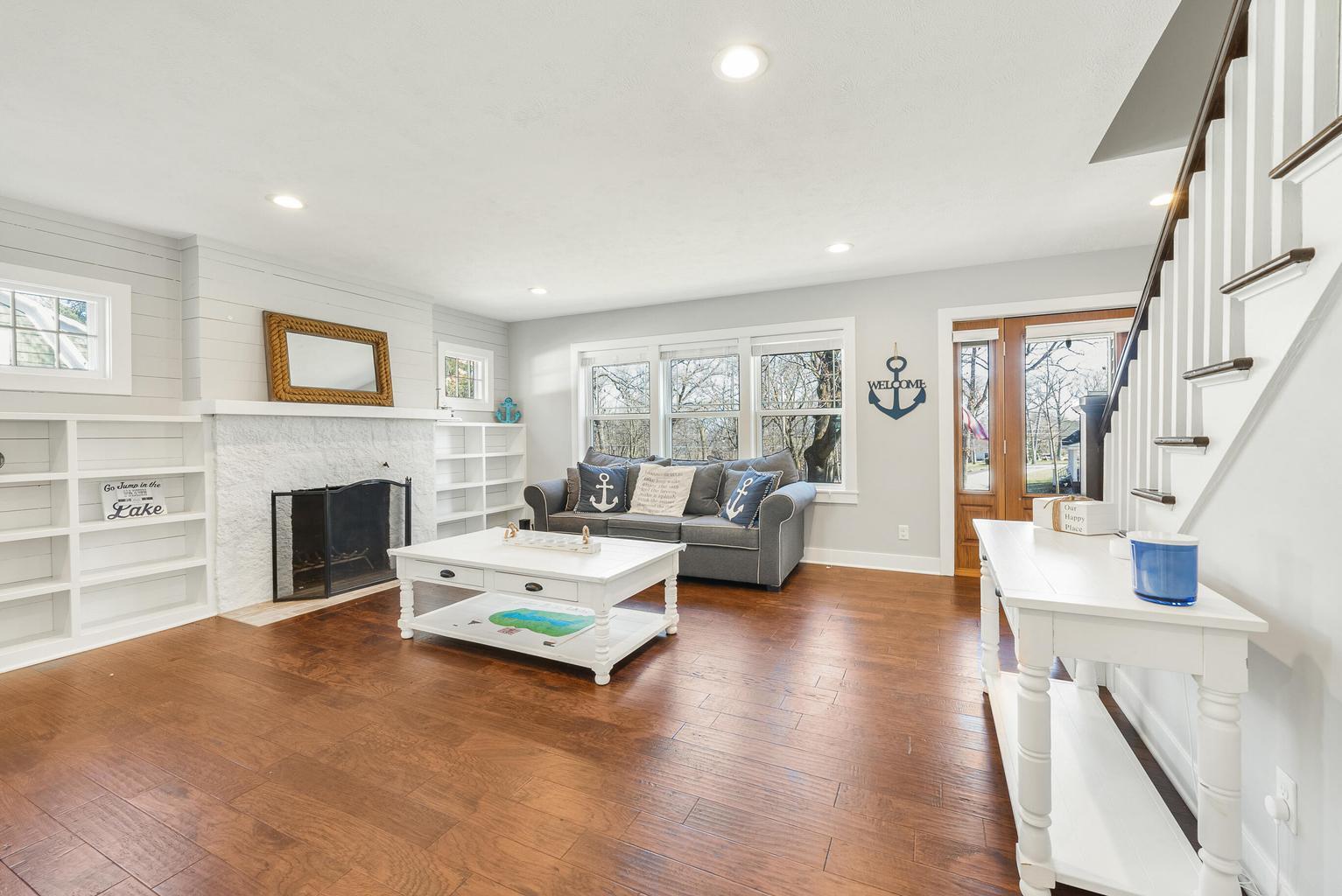 812 Van Slyke Dr