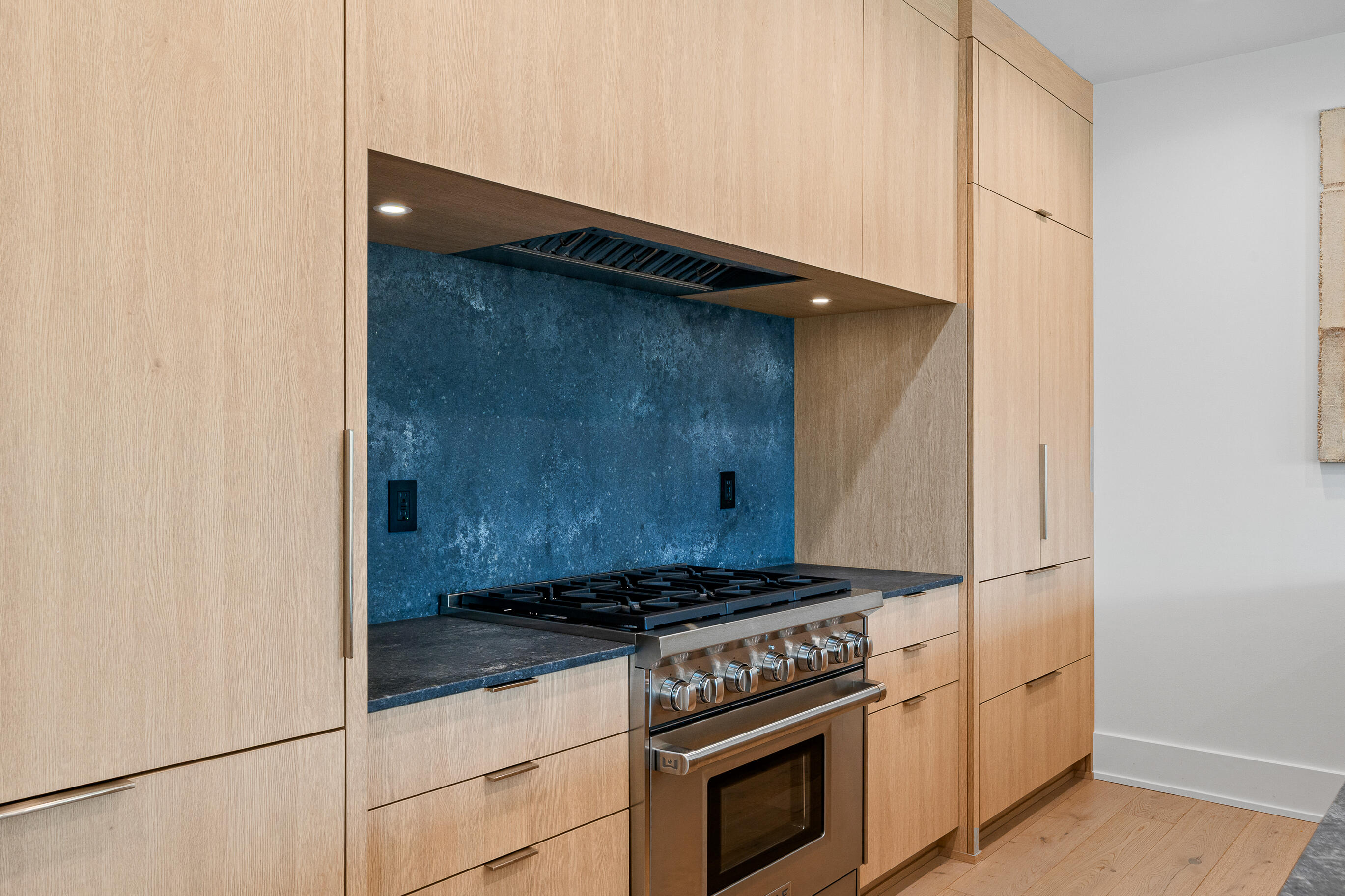 278 High St Unit: 9