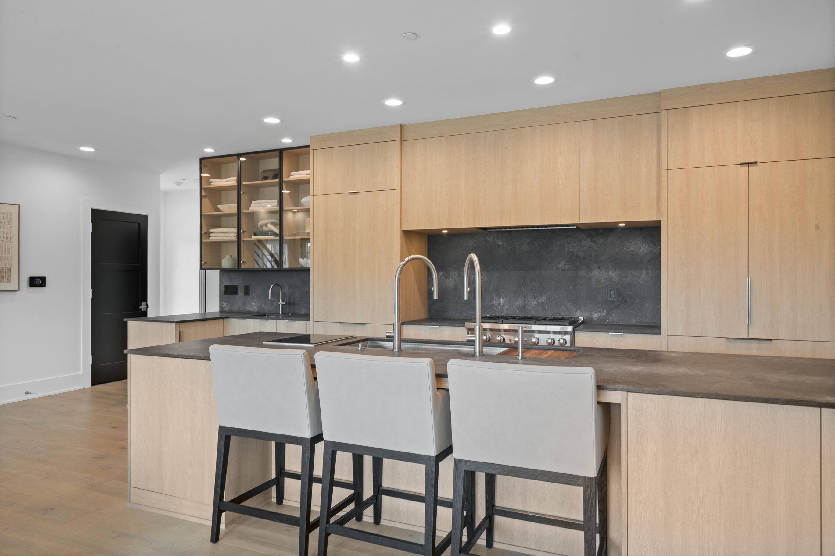 278 High St Unit: 9