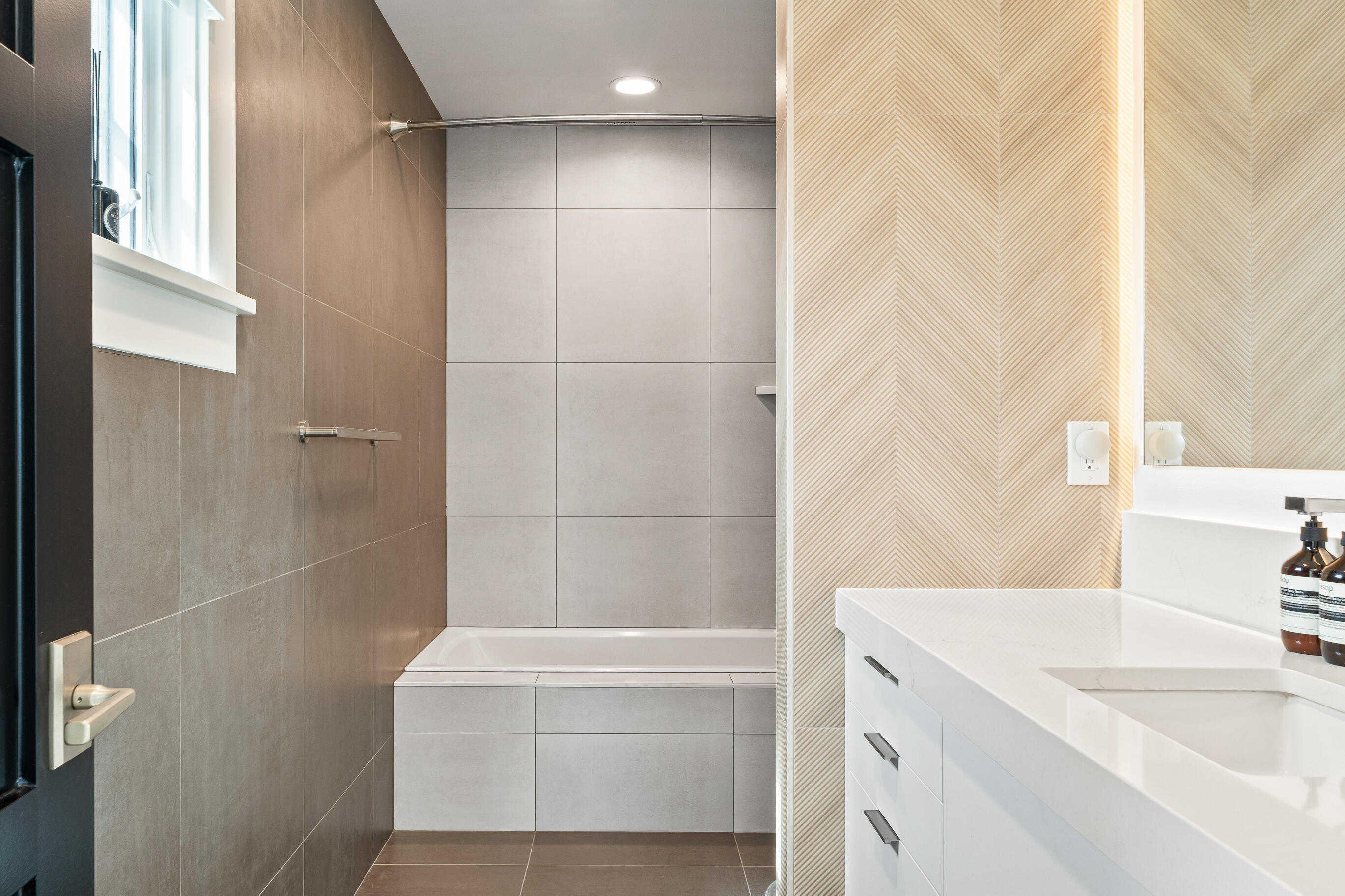 278 High St Unit: 9